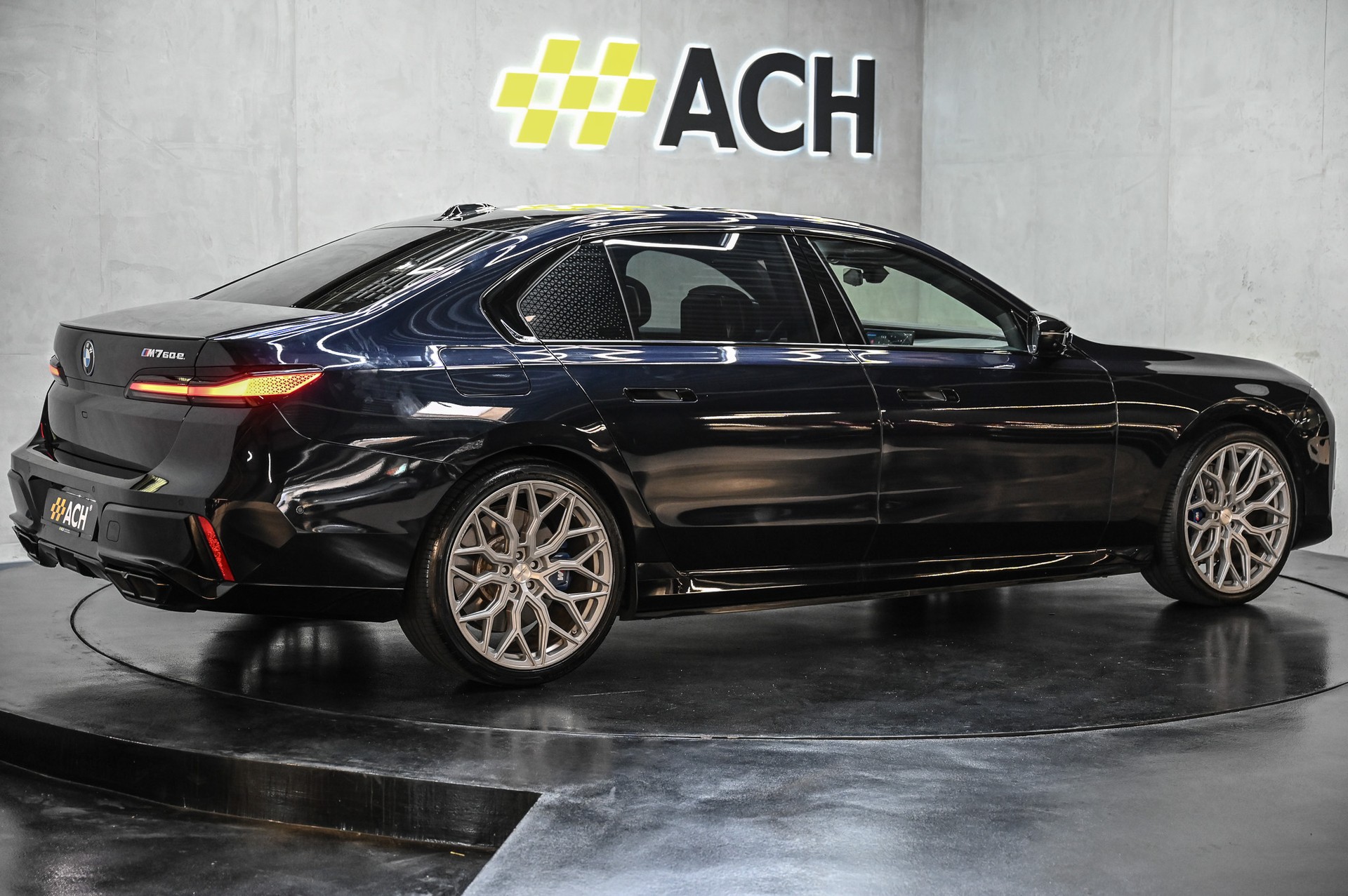 BMW M760e xDrive-image-9