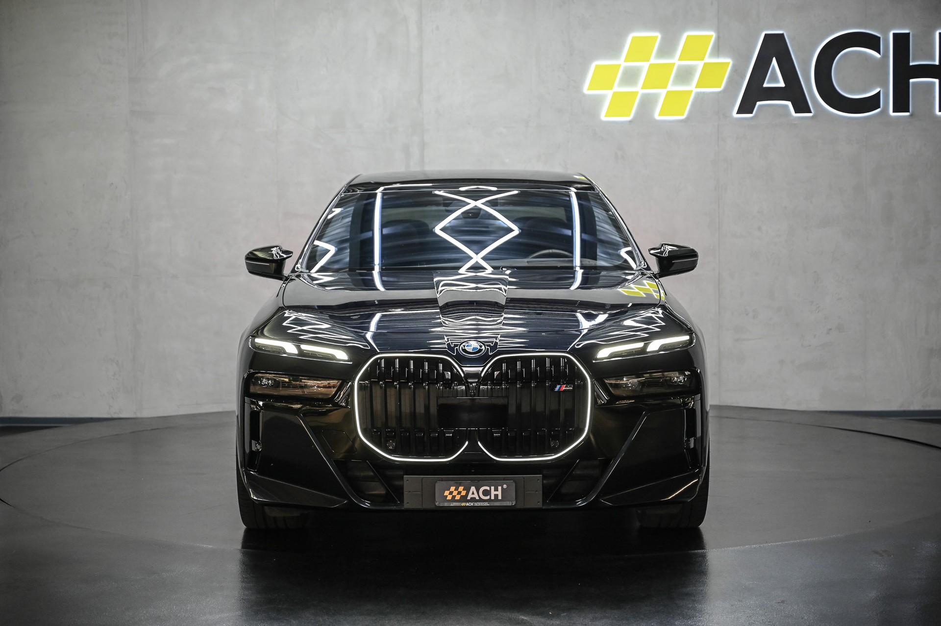 BMW M760e xDrive-image-1