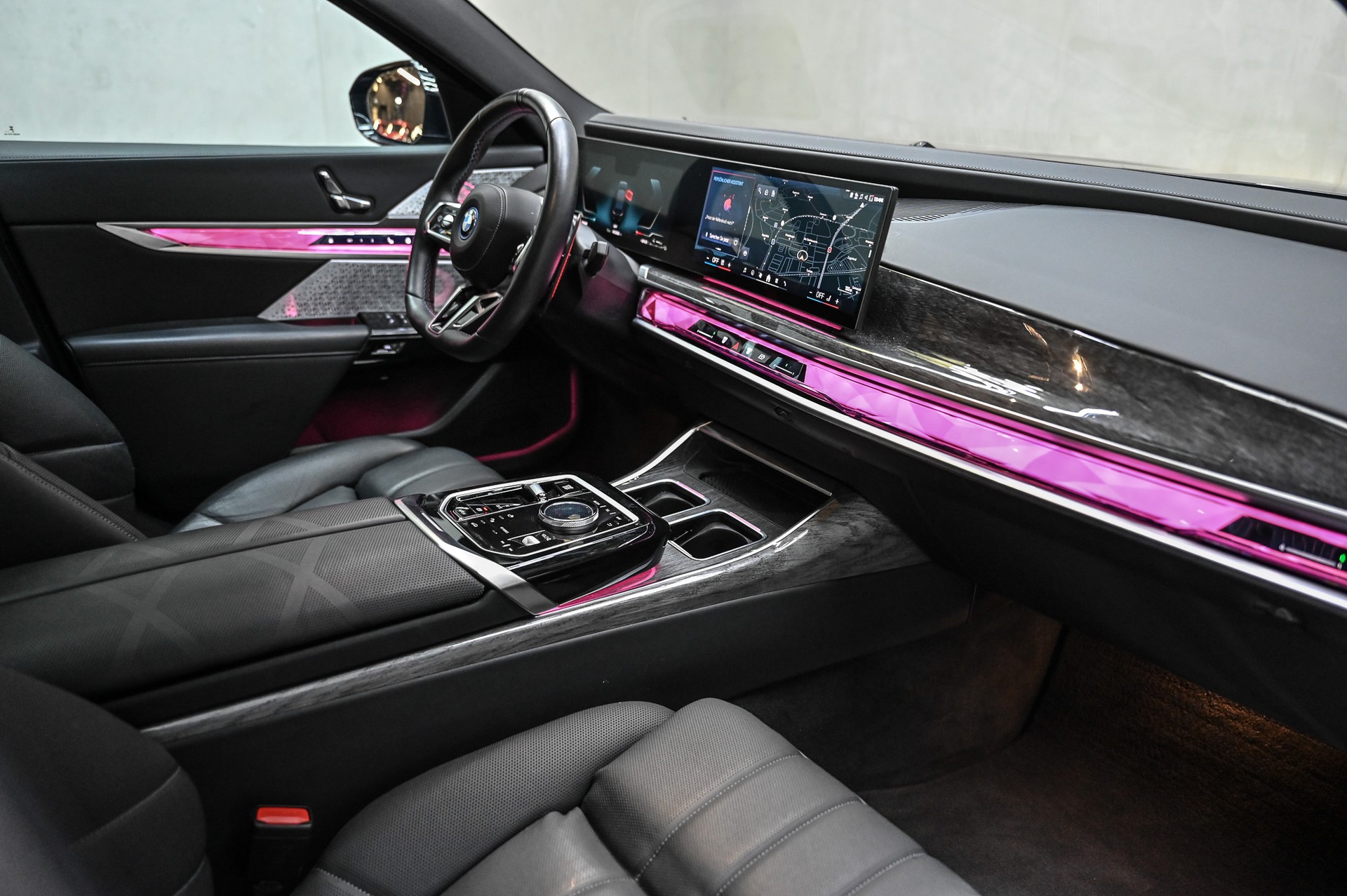 BMW M760e xDrive-image-21