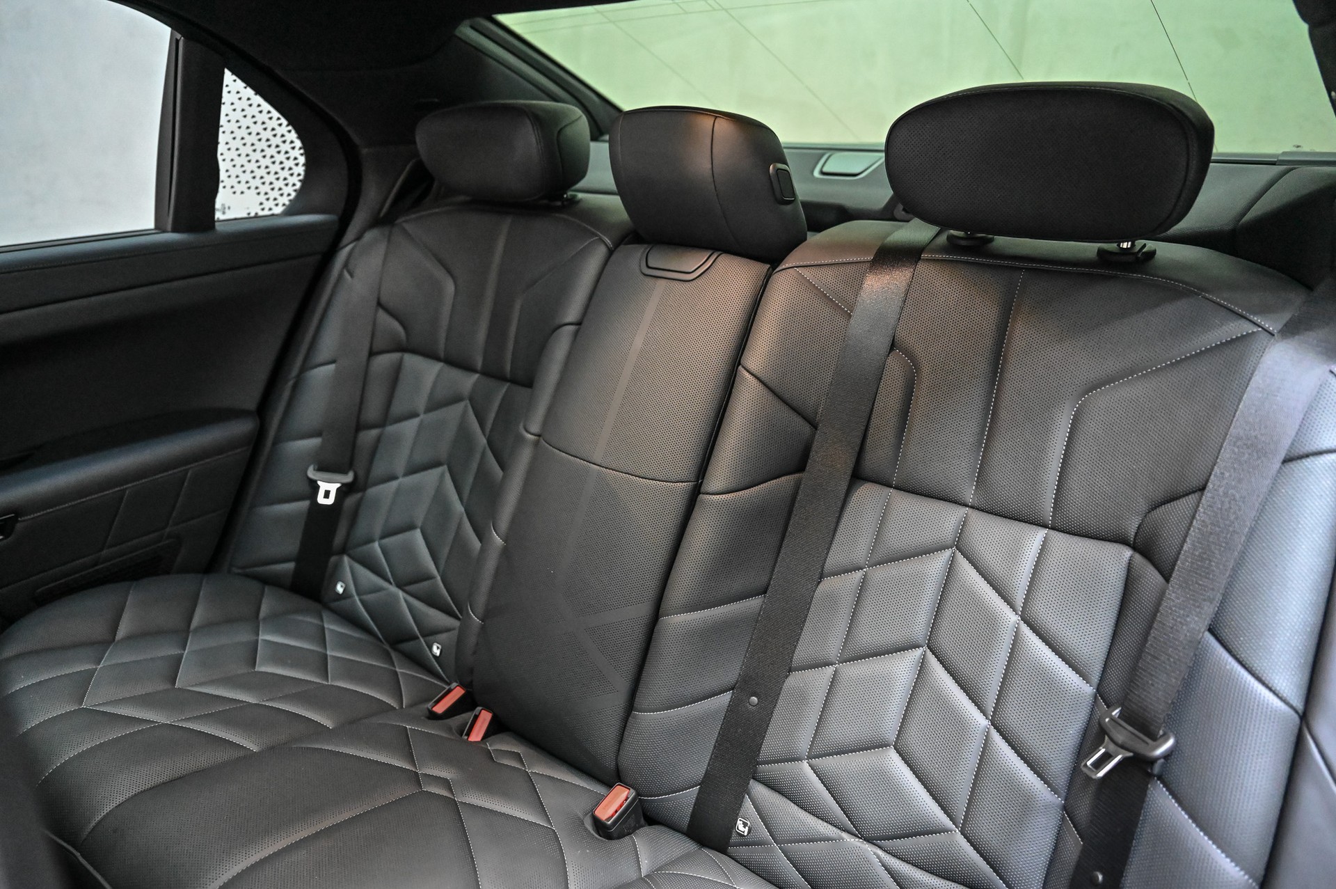 BMW M760e xDrive-image-29