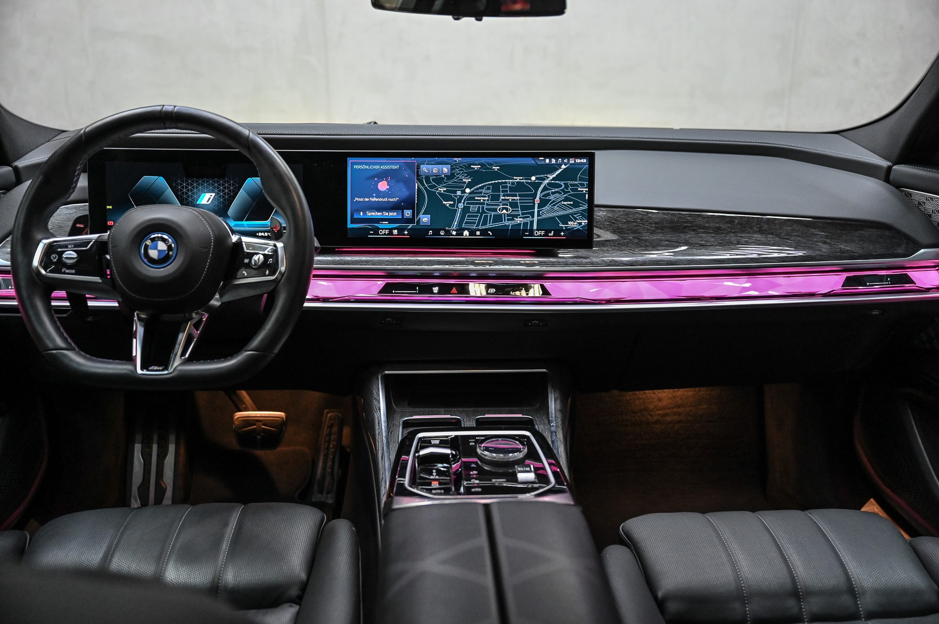 BMW M760e xDrive-image-18