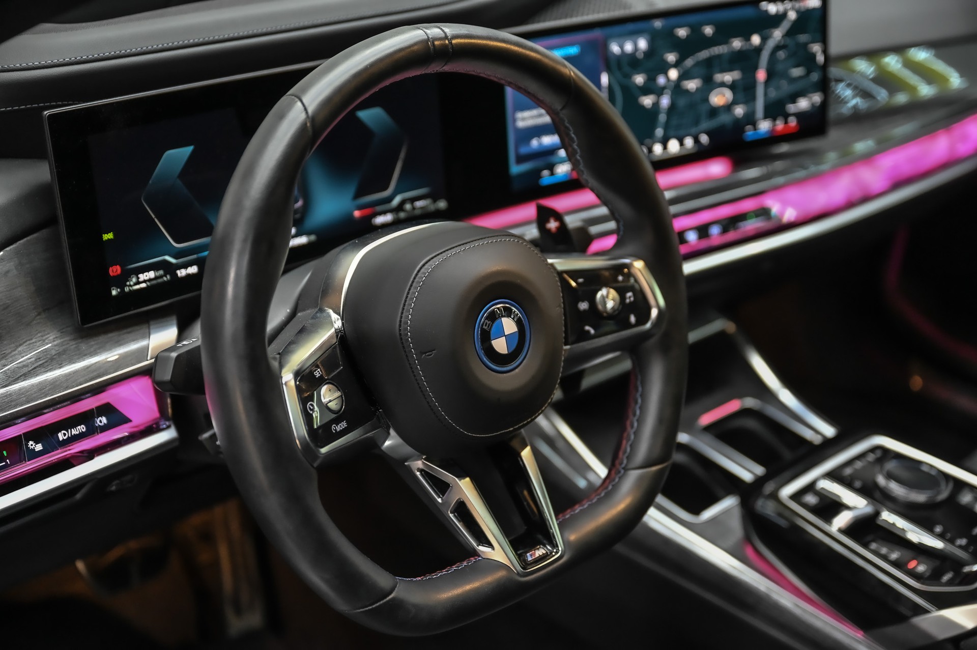 BMW M760e xDrive-image-17
