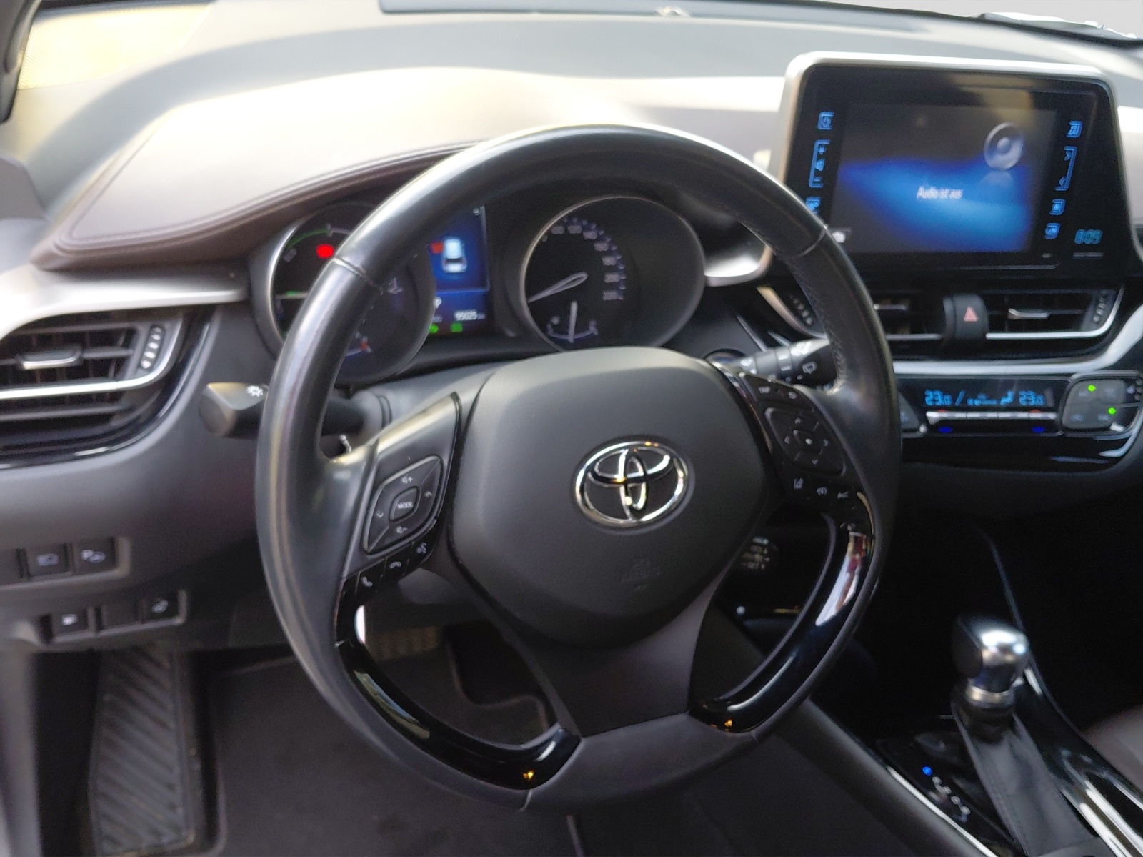 TOYOTA C-HR 1.8 VVTi HSD Premium-image-9