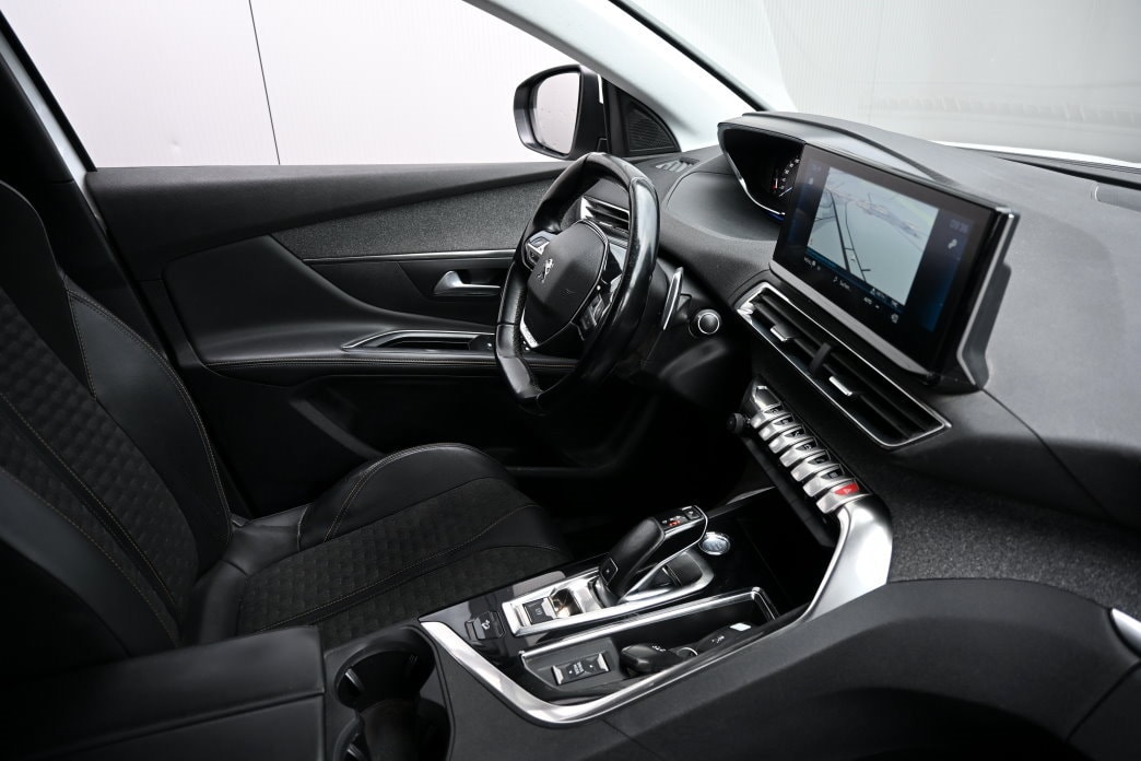 PEUGEOT 5008 1.5 BlueHDi Road Trip EAT8-image-6