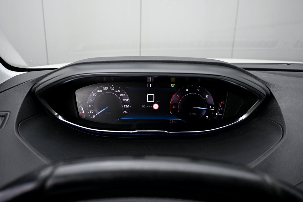 PEUGEOT 5008 1.5 BlueHDi Road Trip EAT8-image-11