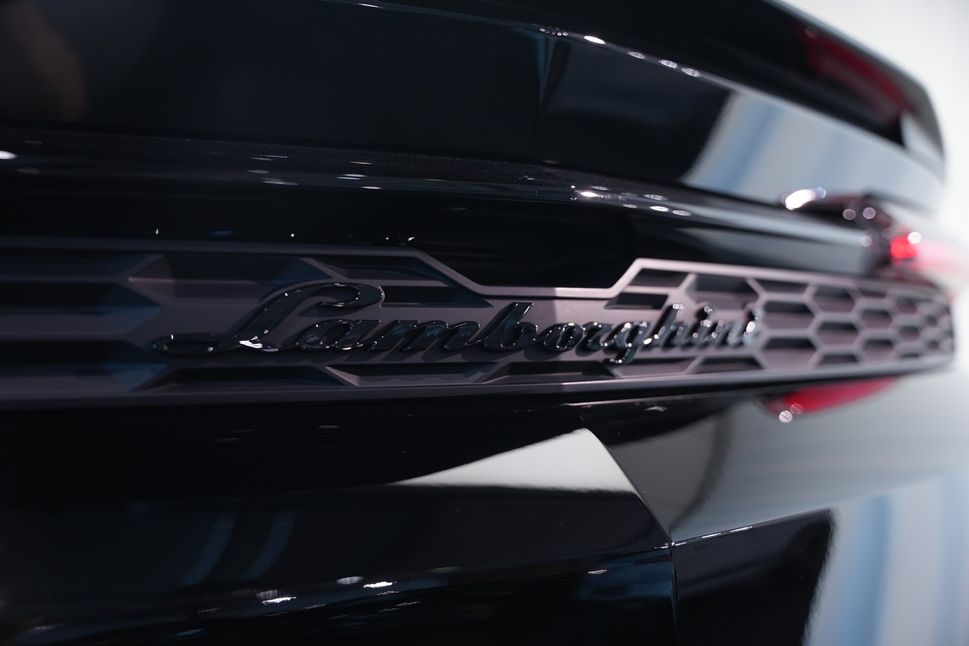 LAMBORGHINI Urus SE *CH-Fahrzeug* *Traum-Konfiguration*-image-49