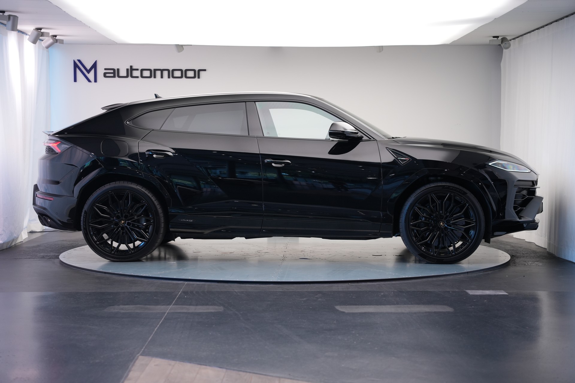 LAMBORGHINI Urus SE *CH-Fahrzeug* *Traum-Konfiguration*-image-3