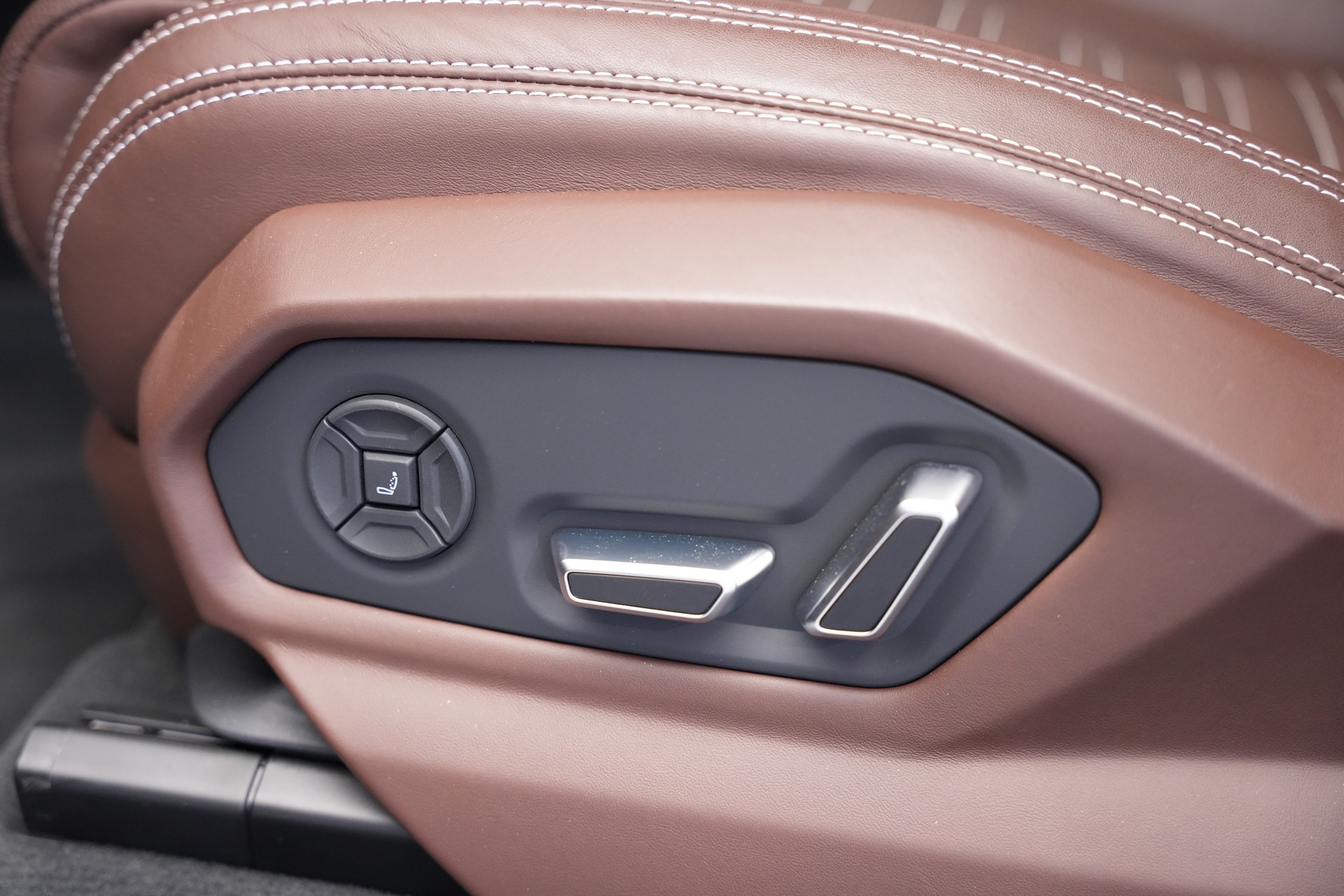 LAMBORGHINI Urus SE *CH-Fahrzeug* *Traum-Konfiguration*-image-21