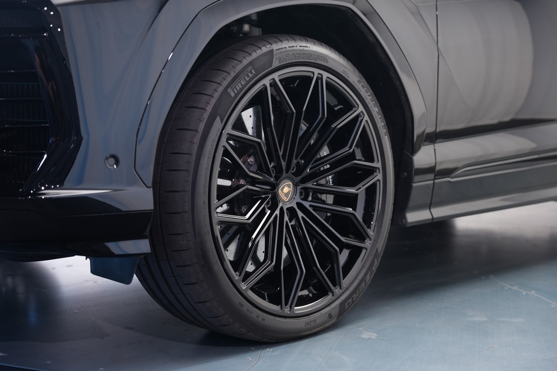 LAMBORGHINI Urus SE *CH-Fahrzeug* *Traum-Konfiguration*-image-55