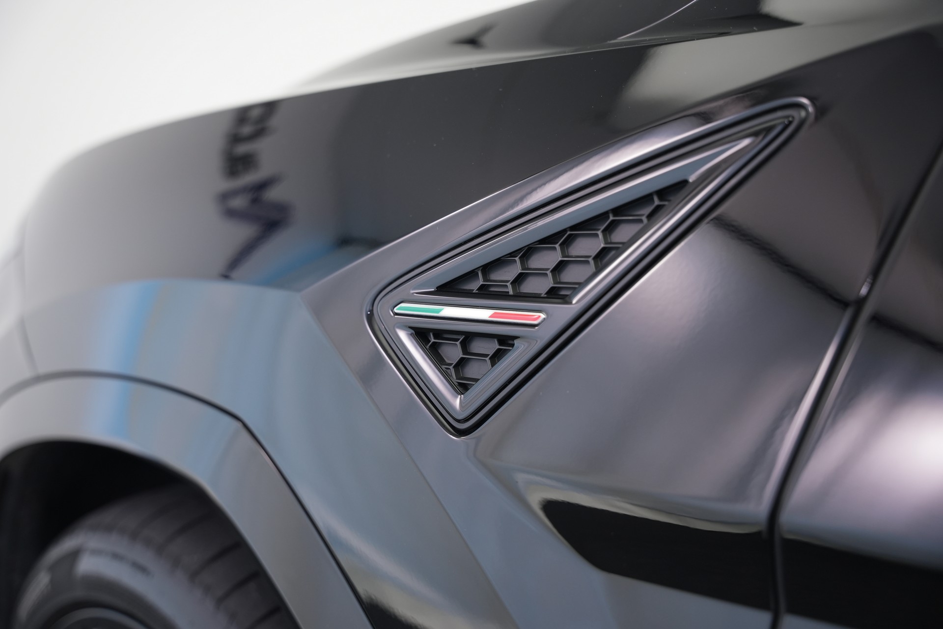 LAMBORGHINI Urus SE *CH-Fahrzeug* *Traum-Konfiguration*-image-50