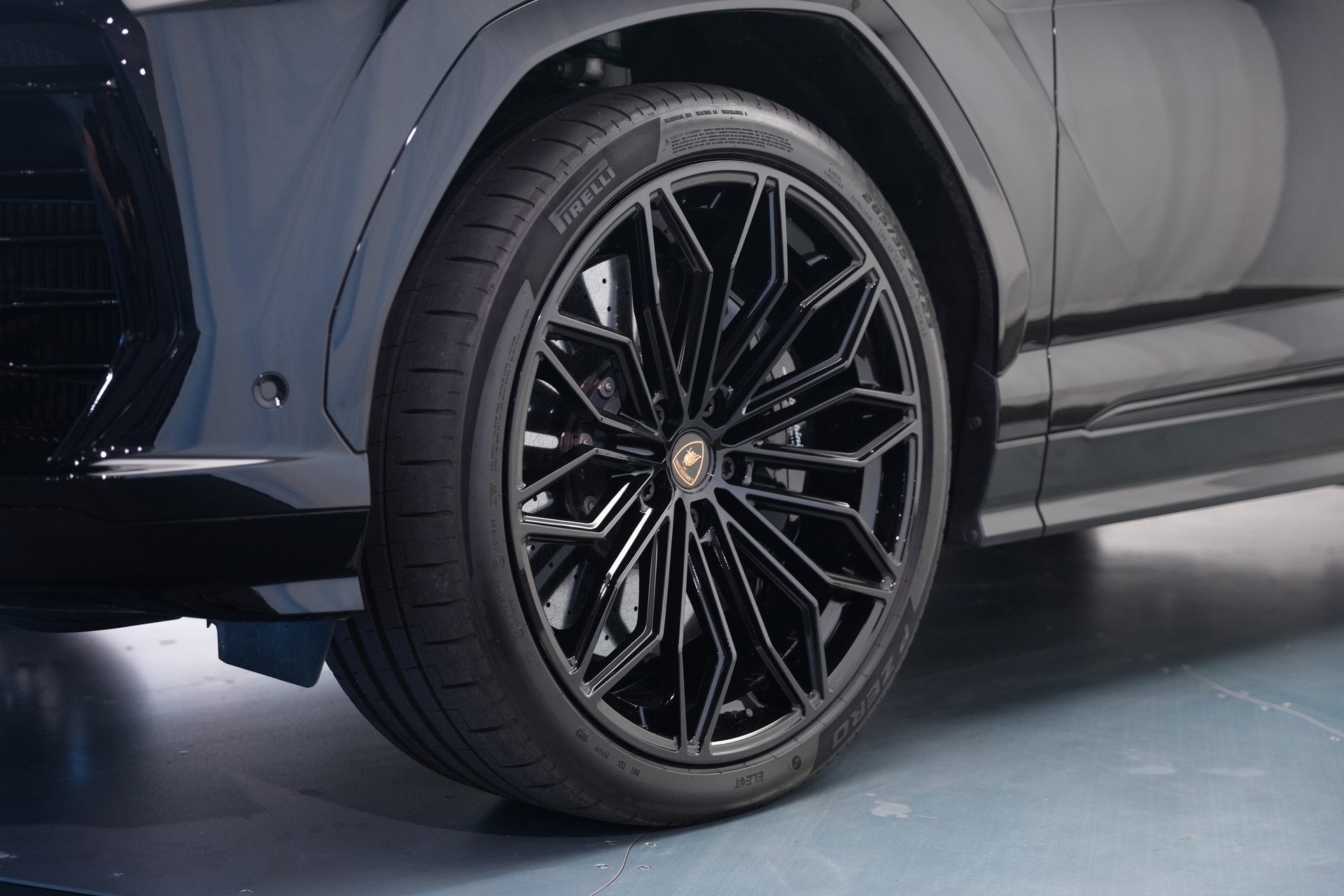 LAMBORGHINI Urus SE *CH-Fahrzeug* *Traum-Konfiguration*-image-55