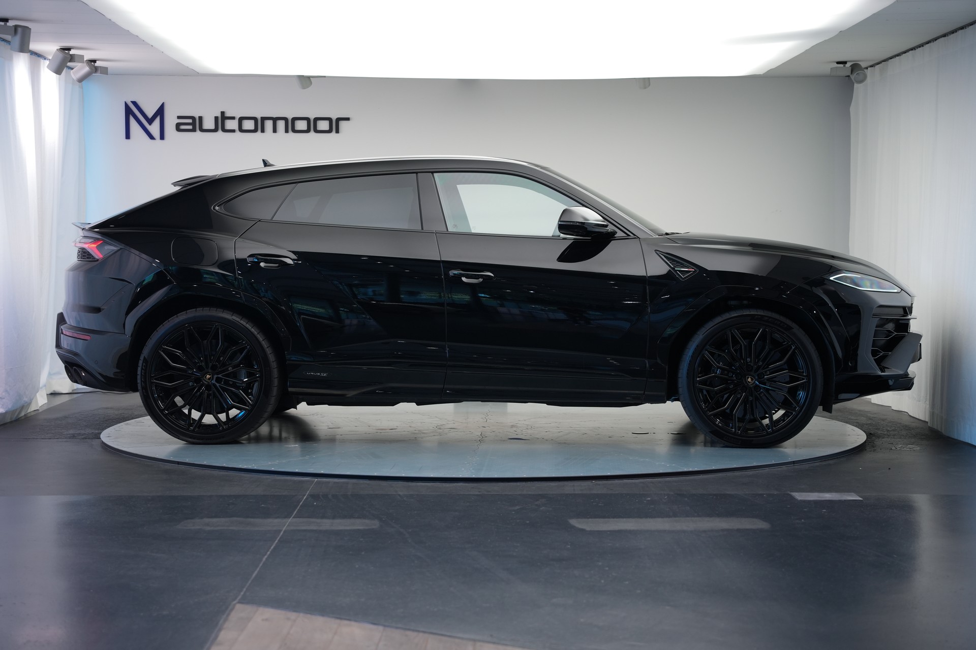 LAMBORGHINI Urus SE *CH-Fahrzeug* *Traum-Konfiguration*-image-3