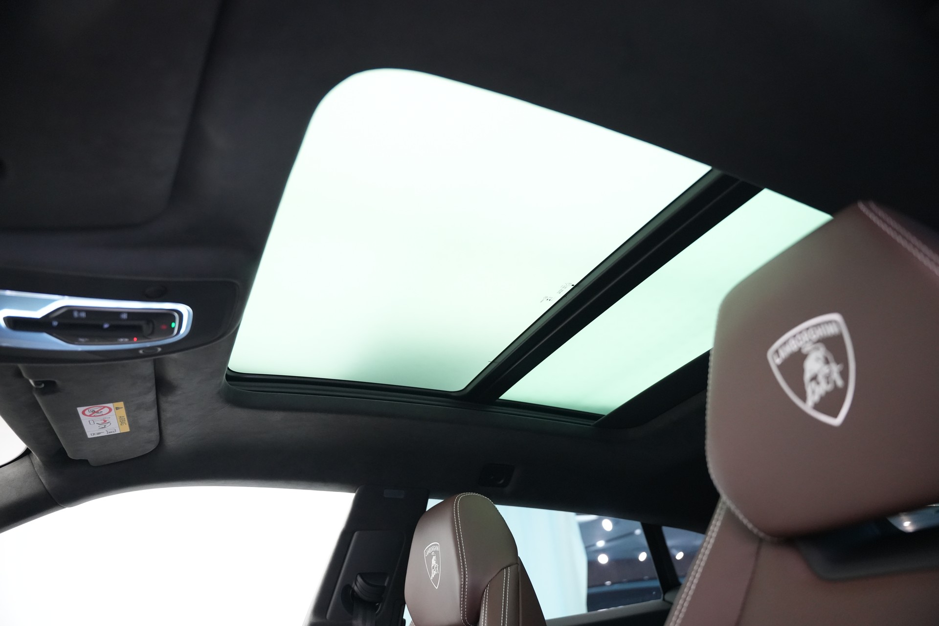 LAMBORGHINI Urus SE *CH-Fahrzeug* *Traum-Konfiguration*-image-16