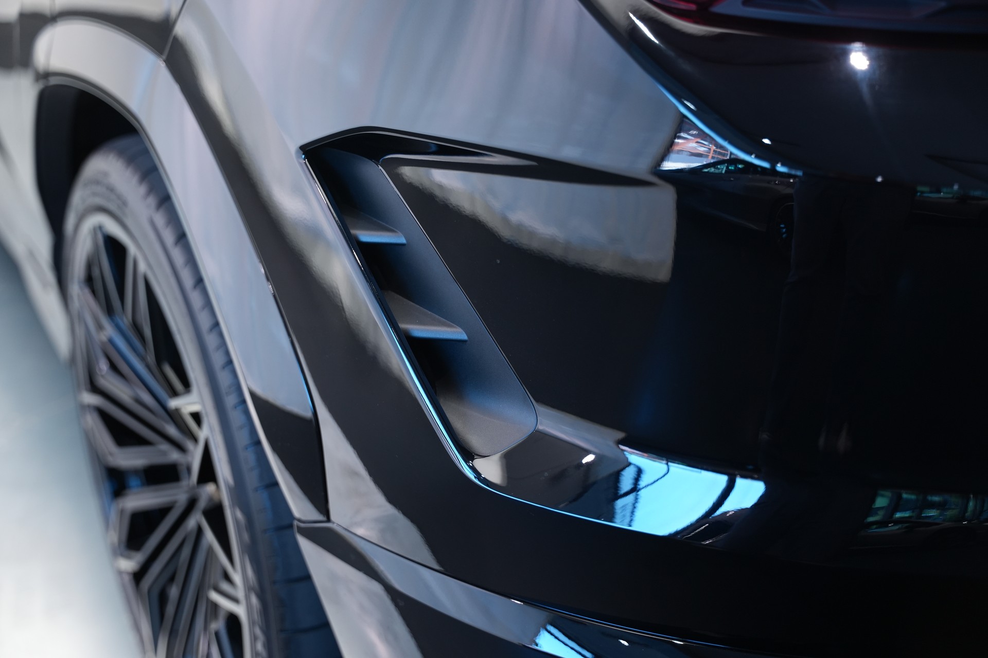 LAMBORGHINI Urus SE *CH-Fahrzeug* *Traum-Konfiguration*-image-47