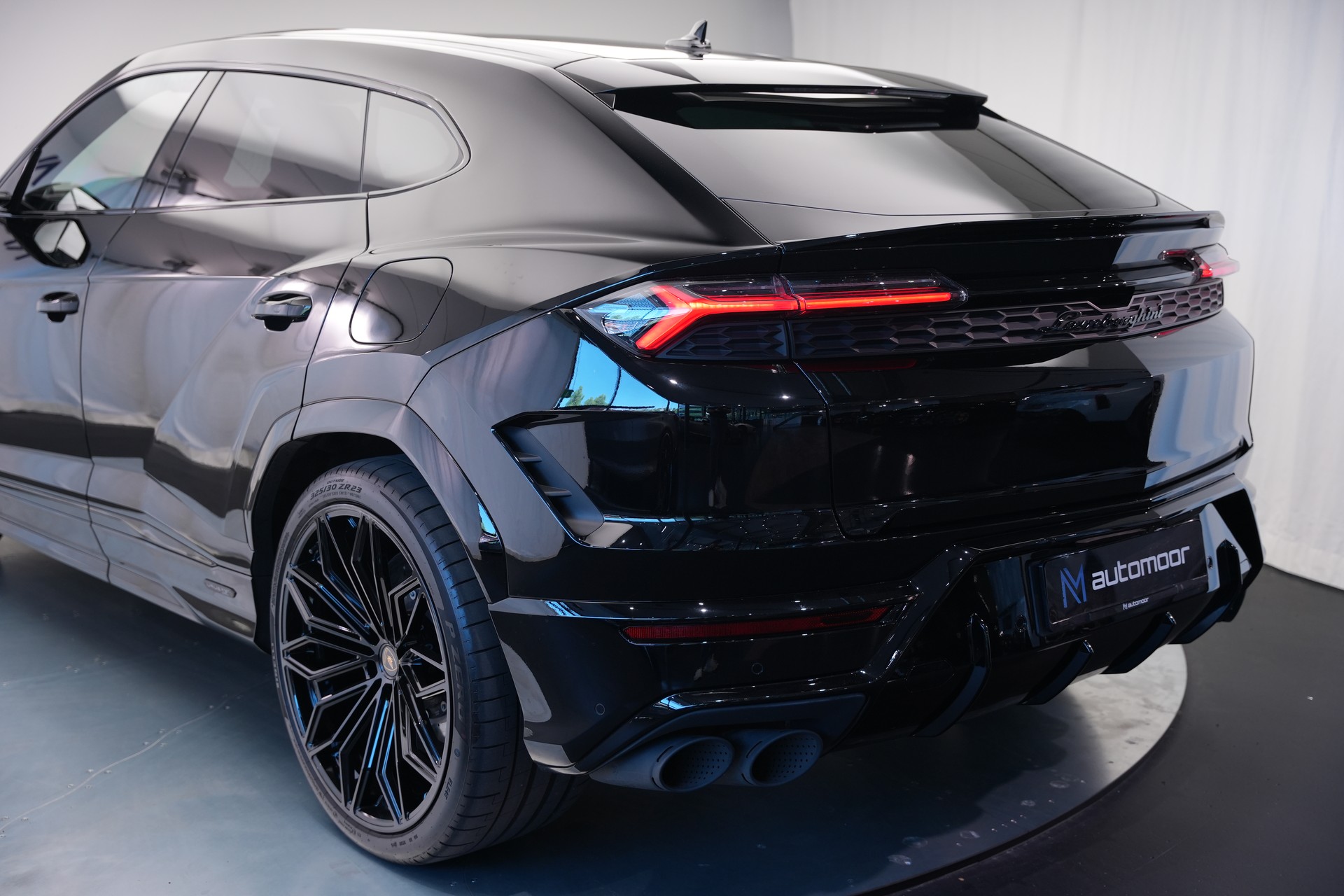 LAMBORGHINI Urus SE *CH-Fahrzeug* *Traum-Konfiguration*-image-48