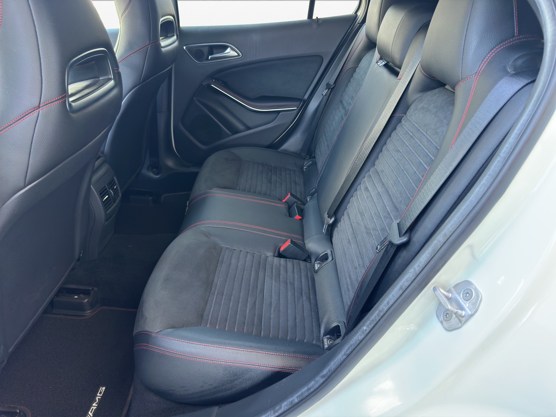 MERCEDES-BENZ GLA 250 AMG Line 4Matic 7G-DCT-image-11