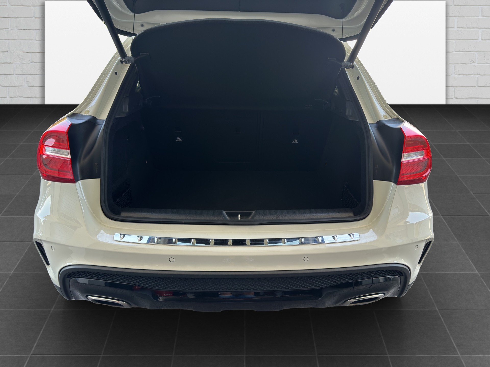 MERCEDES-BENZ GLA 250 AMG Line 4Matic 7G-DCT-image-16