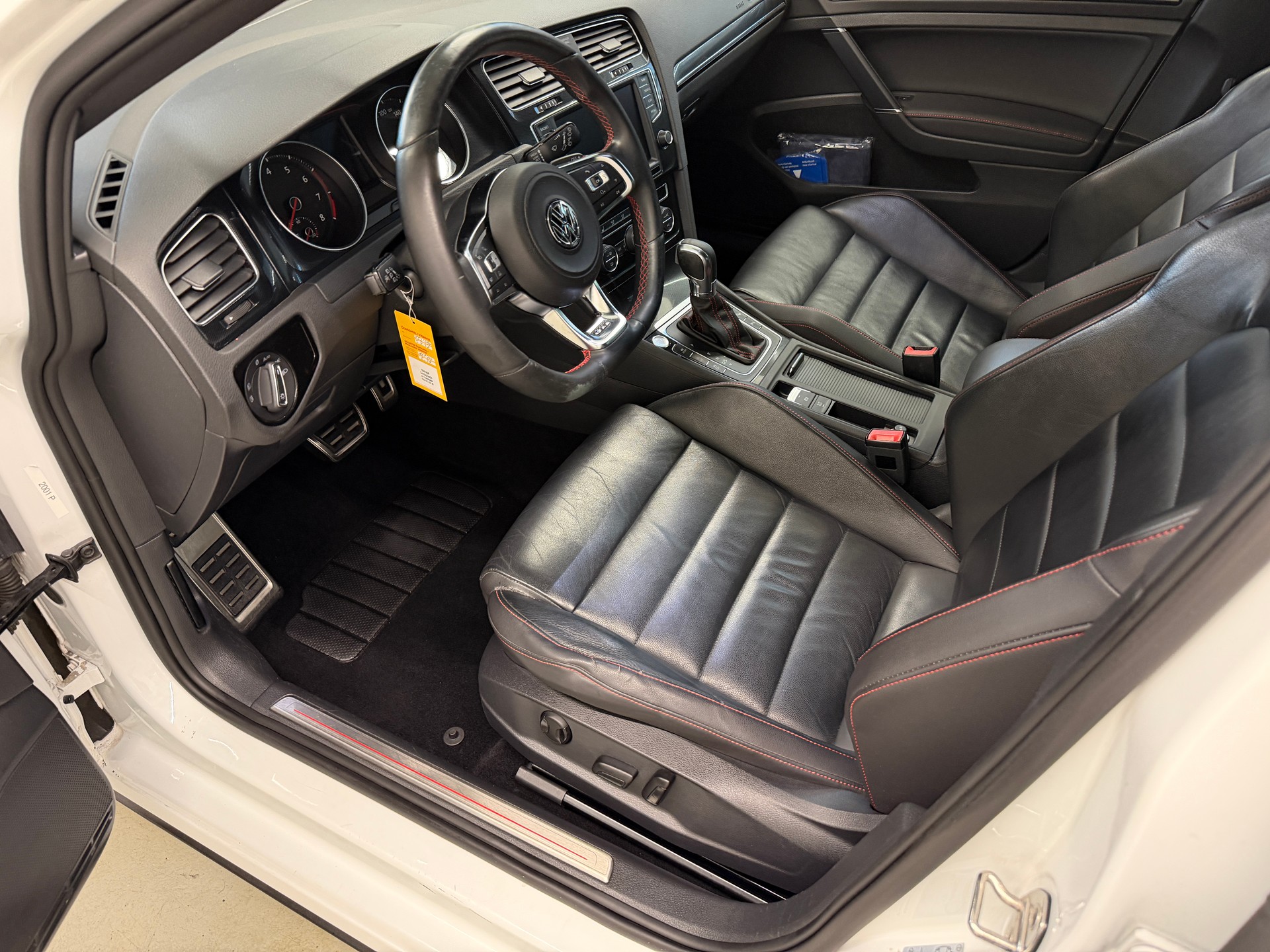 VW Golf 2.0 TSI GTI Performance DSG-image-12