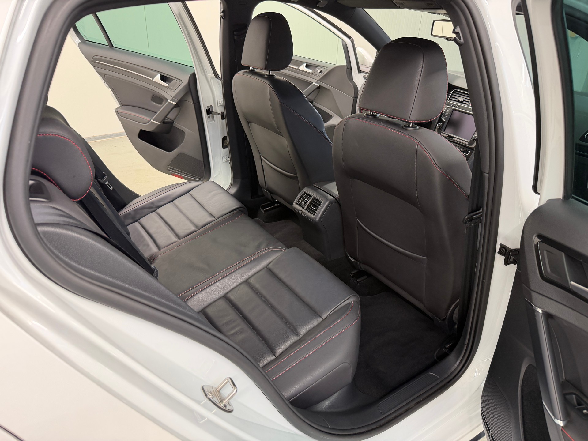 VW Golf 2.0 TSI GTI Performance DSG-image-18