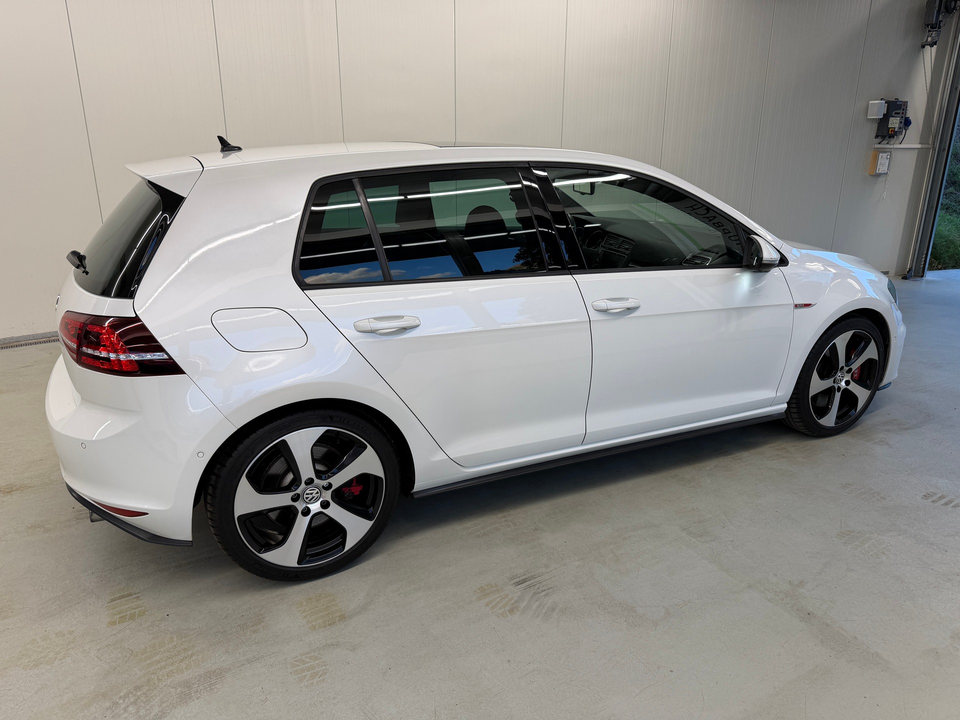 VW Golf 2.0 TSI GTI Performance DSG-image-2