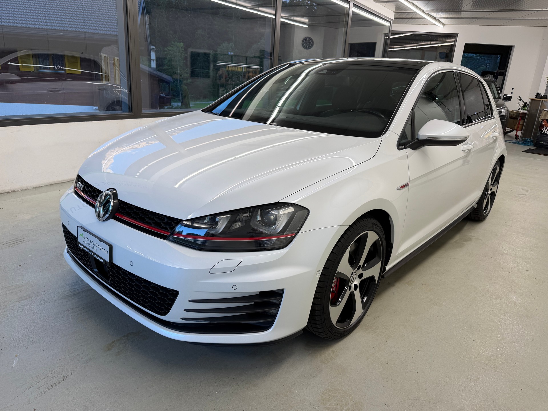 VW Golf 2.0 TSI GTI Performance DSG-image-8