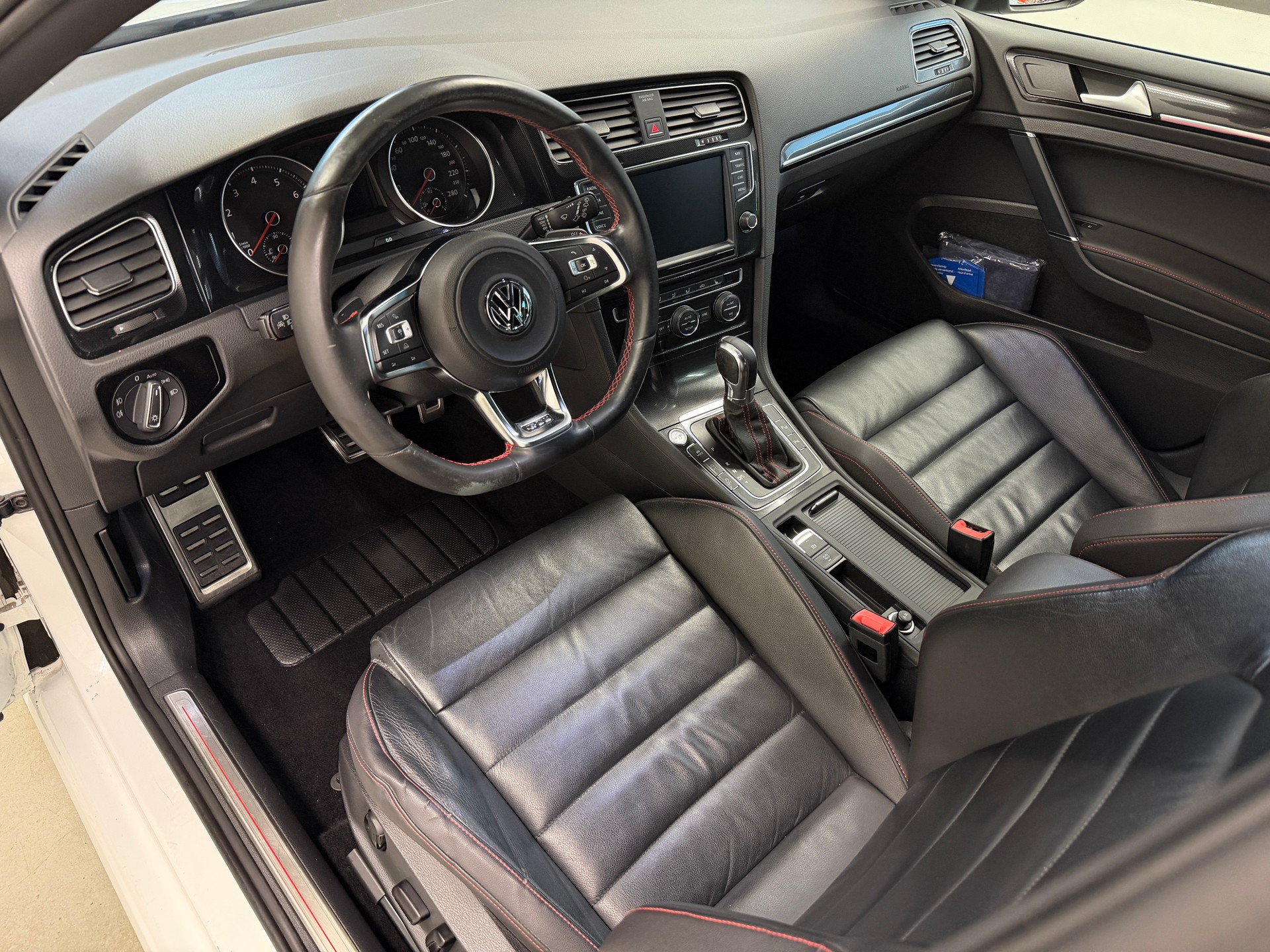 VW Golf 2.0 TSI GTI Performance DSG-image-11