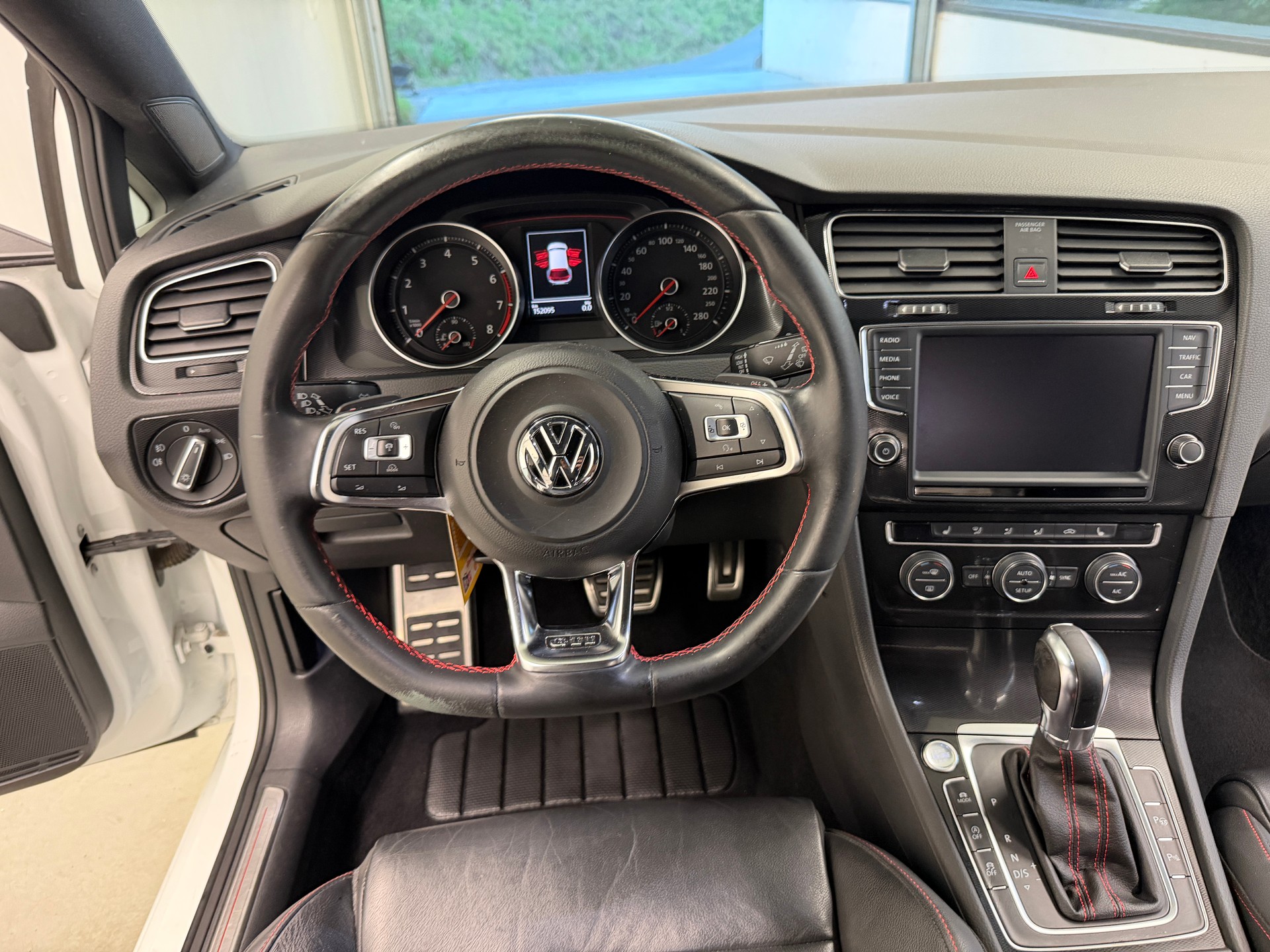 VW Golf 2.0 TSI GTI Performance DSG-image-23