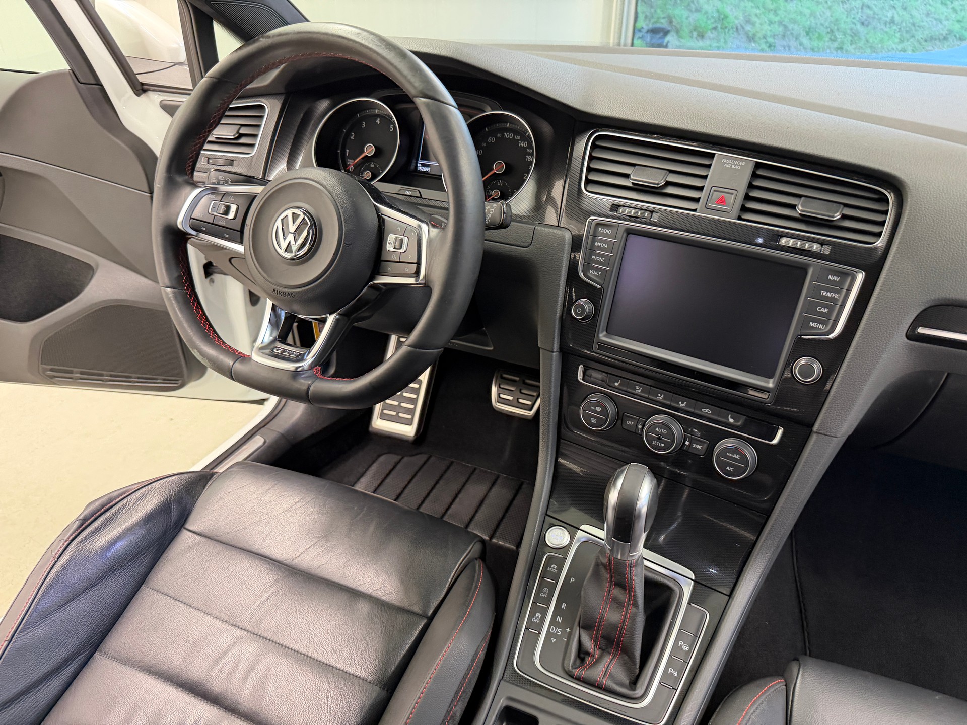 VW Golf 2.0 TSI GTI Performance DSG-image-22