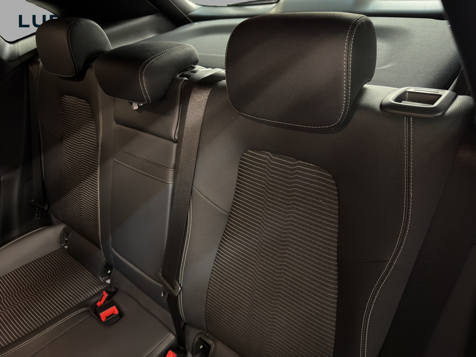 MERCEDES-BENZ EQA 250 / DISTRONIC / Rückfahrkamera / Soundsystem-image-13