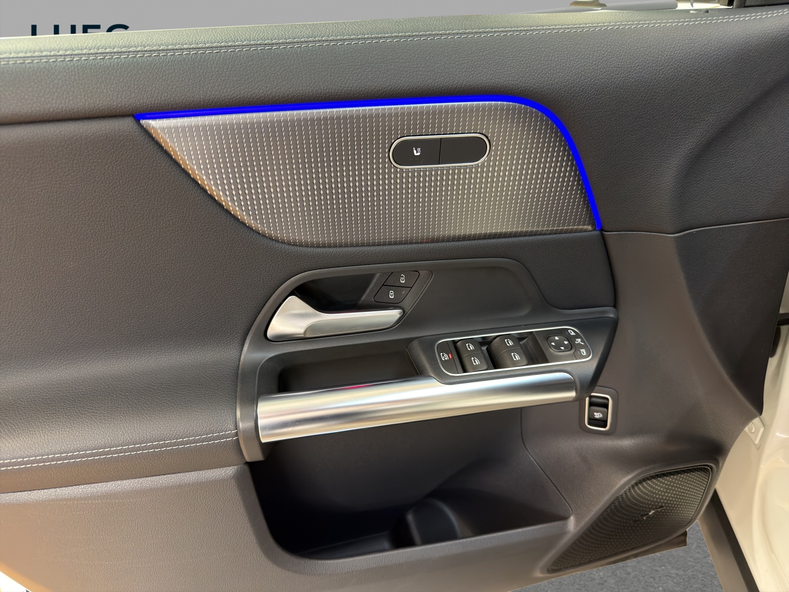 MERCEDES-BENZ EQA 250 / DISTRONIC / Rückfahrkamera / Soundsystem-image-12