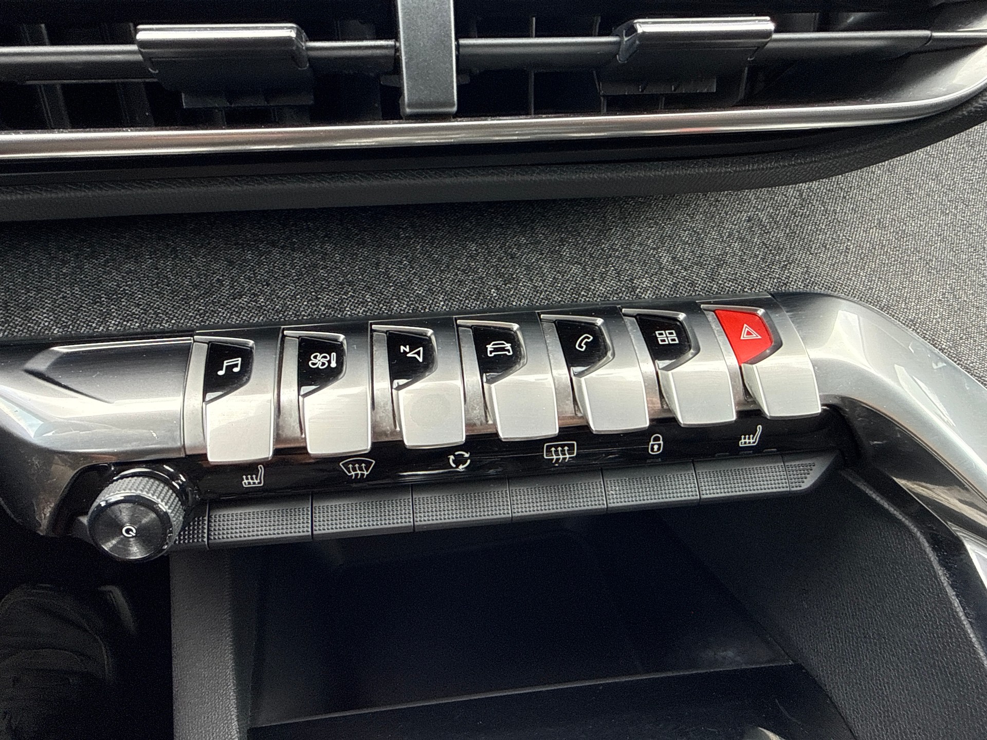 PEUGEOT 3008 1.2 PureTech Allure EAT-image-13