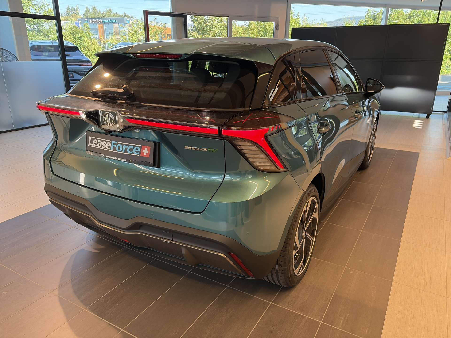MG 4 EV 64kWh Premium Facelift Automat-image-2