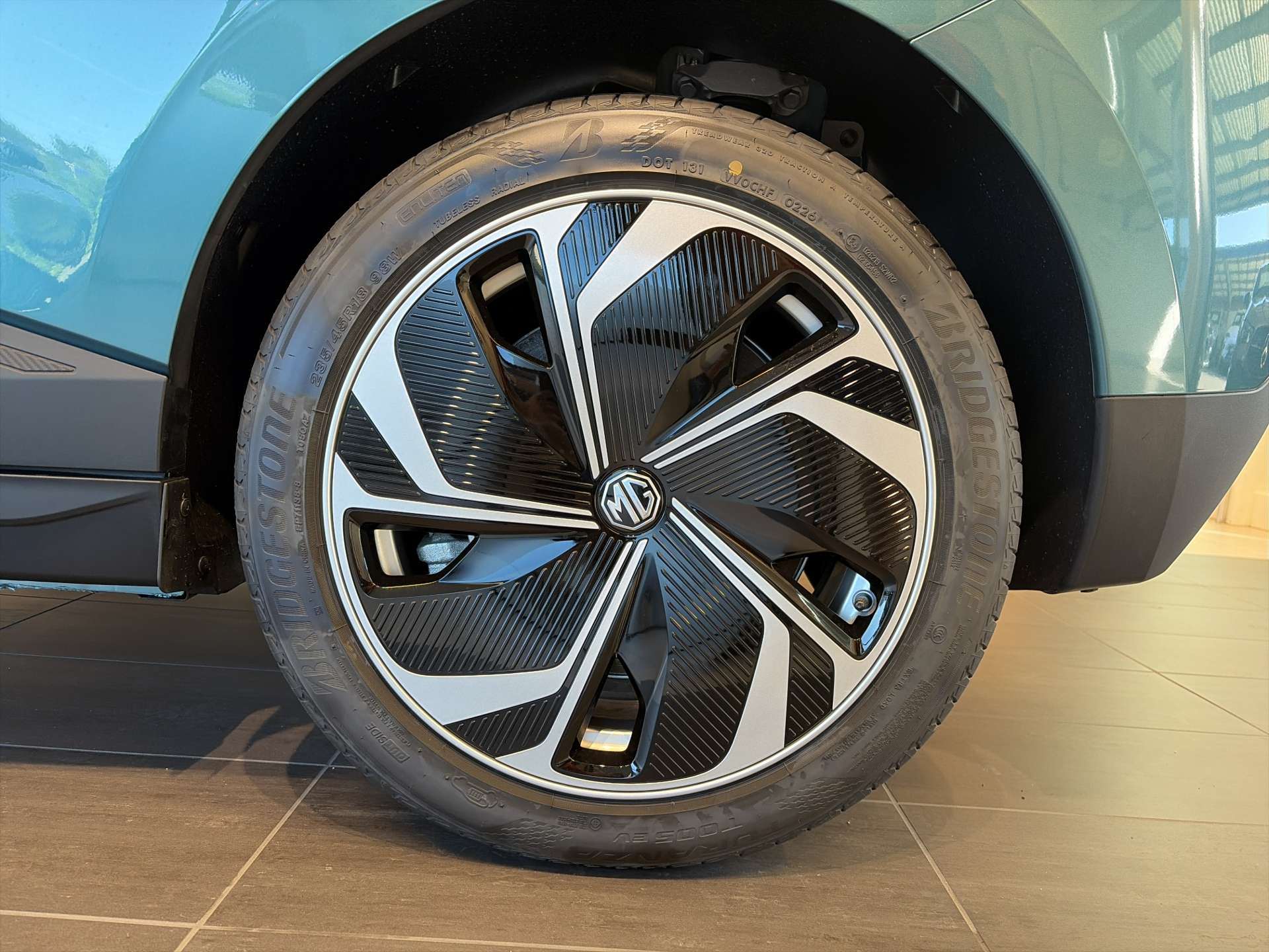 MG 4 EV 64kWh Premium Facelift Automat-image-8