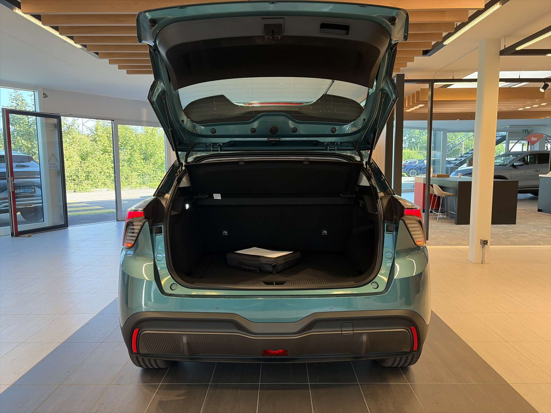 MG 4 EV 64kWh Premium Facelift Automat-image-7