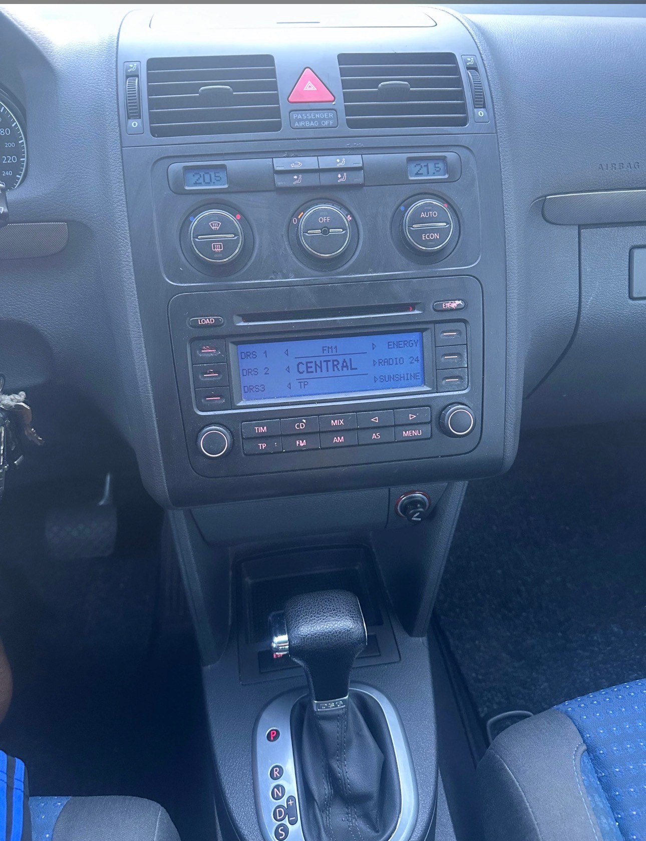VW Touran 2.0 TDI Highline, Automat, Frisch ab MFK, aus 1ster Hand, 8Fach Komplett Räder-image-12