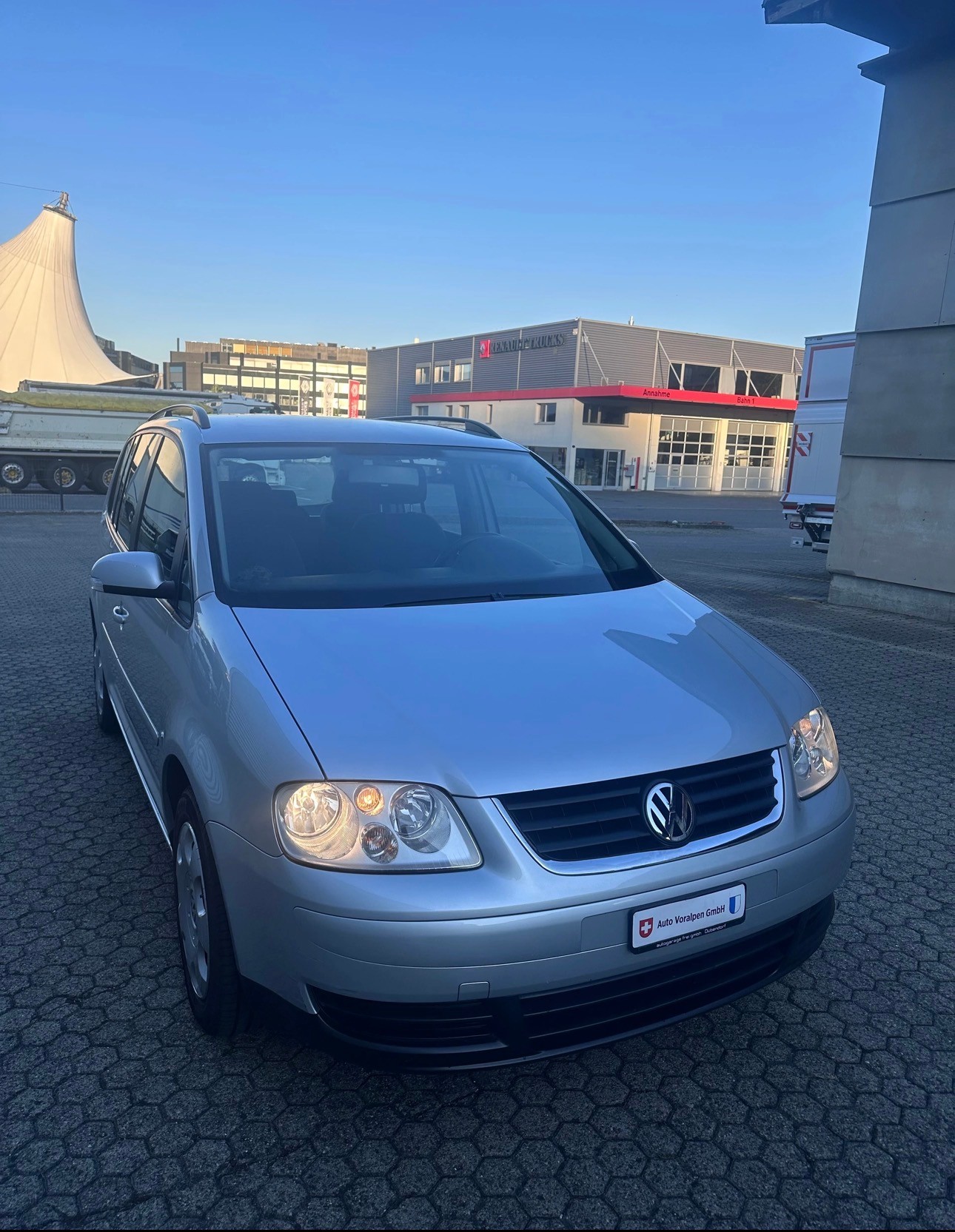 VW Touran 2.0 TDI Highline, Automat, Frisch ab MFK, aus 1ster Hand, 8Fach Komplett Räder-image-2