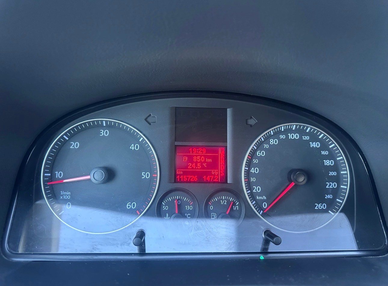 VW Touran 2.0 TDI Highline, Automat, Frisch ab MFK, aus 1ster Hand, 8Fach Komplett Räder-image-11