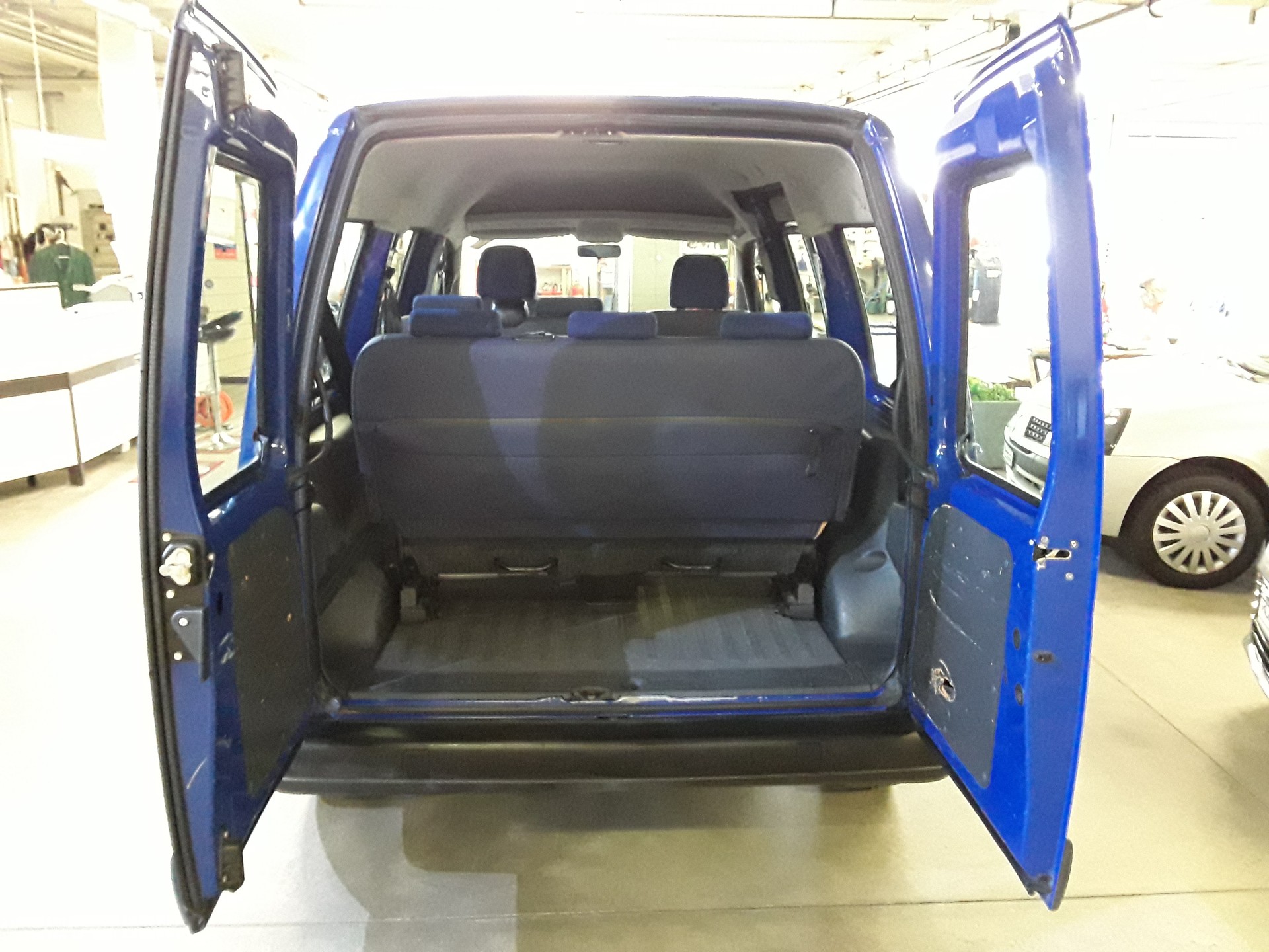 PEUGEOT Expert 2.0 220 C Confort Swiss P.-image-6