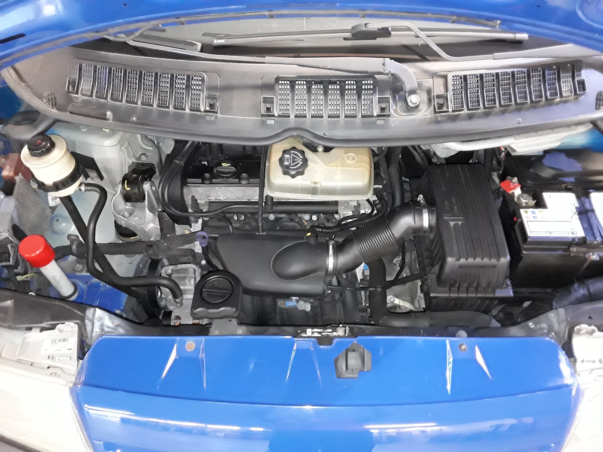 PEUGEOT Expert 2.0 220 C Confort Swiss P.-image-11