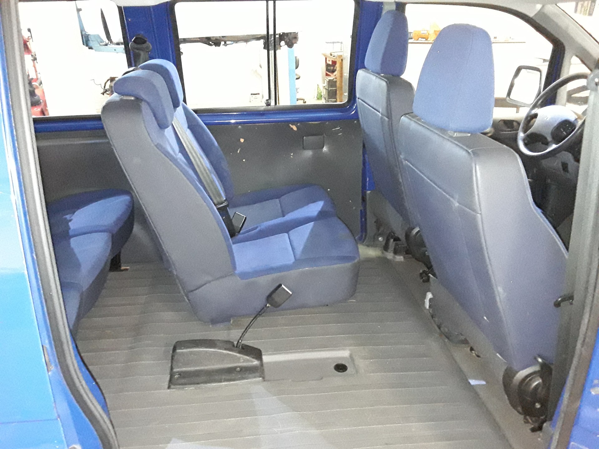 PEUGEOT Expert 2.0 220 C Confort Swiss P.-image-8