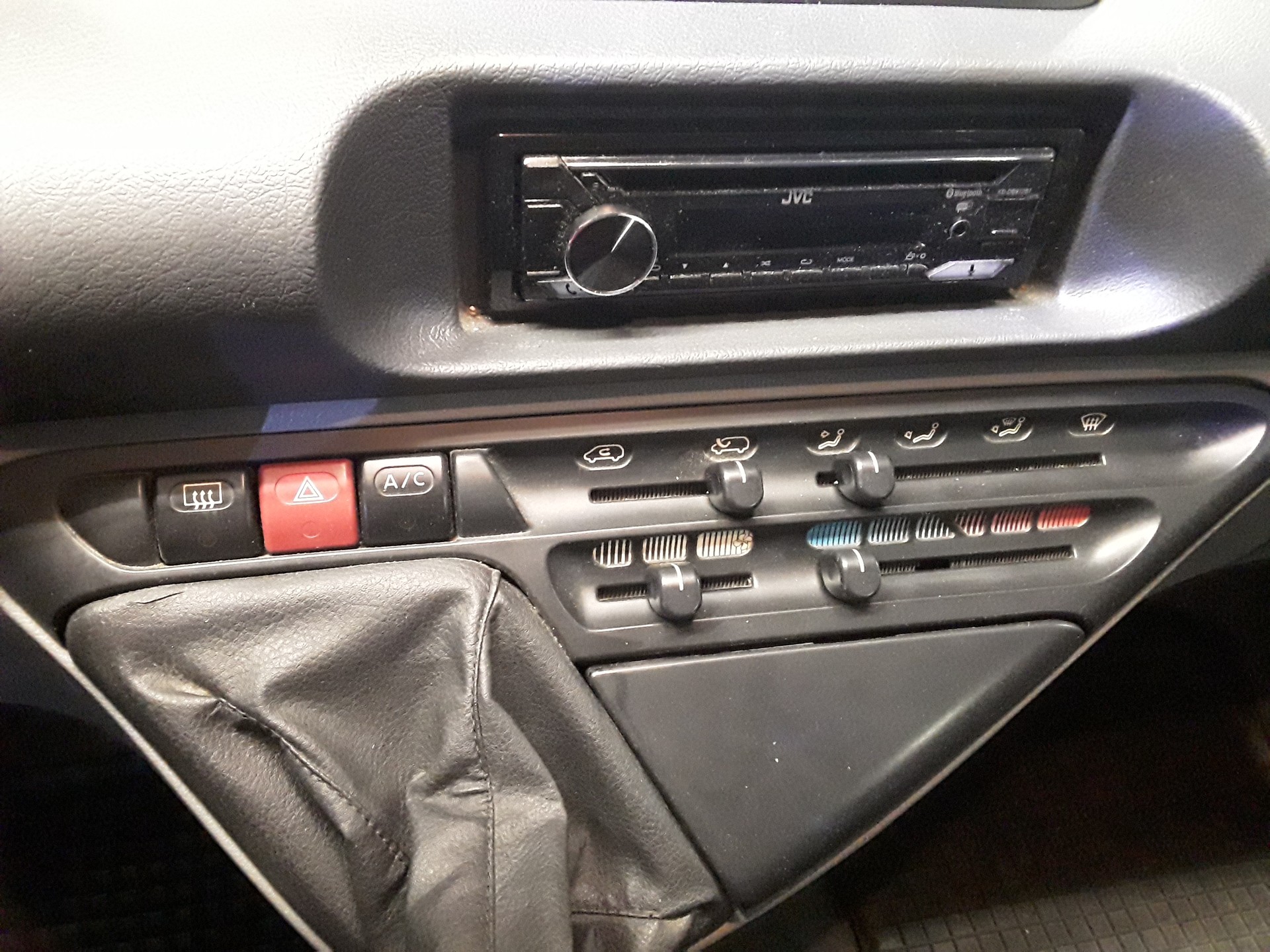 PEUGEOT Expert 2.0 220 C Confort Swiss P.-image-10