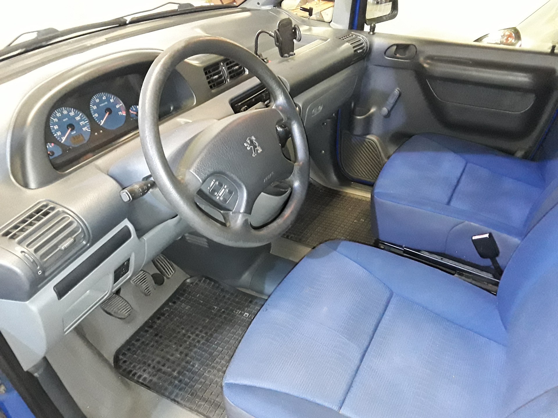PEUGEOT Expert 2.0 220 C Confort Swiss P.-image-5