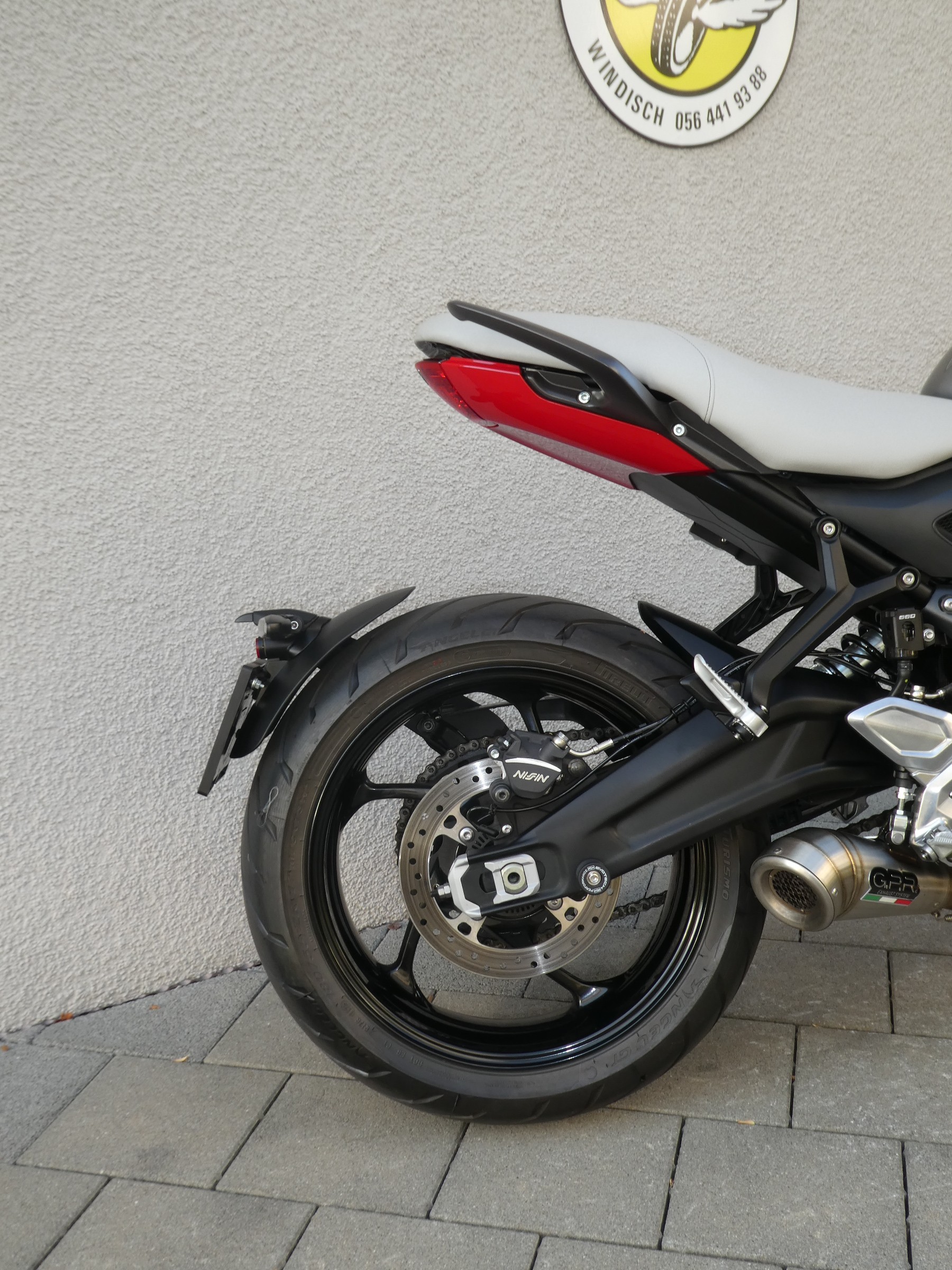 TRIUMPH Trident 660 35 KW-showroom-element-3