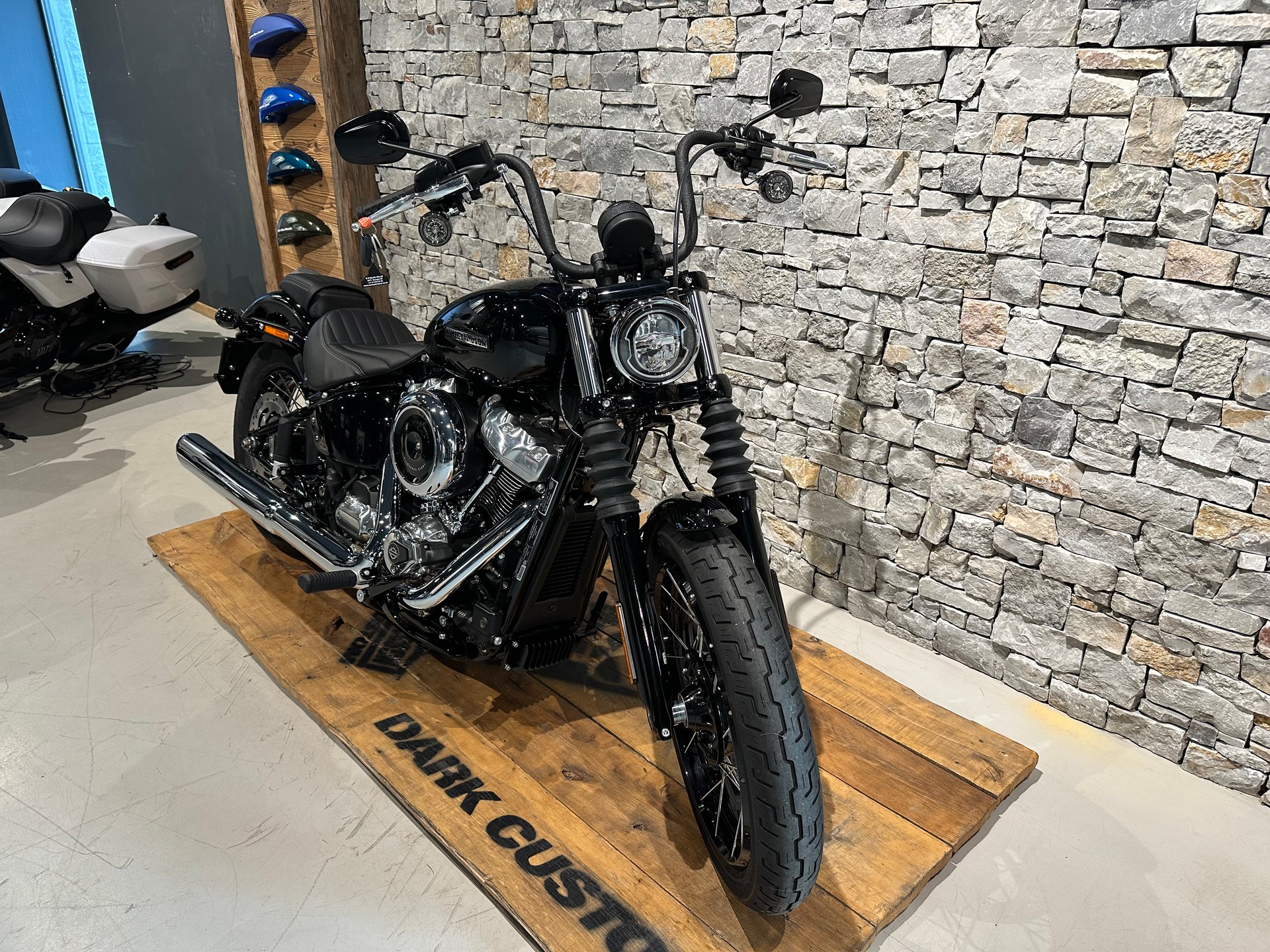 HARLEY-DAVIDSON FXBB Street Bob 117ci-showroom-element-1