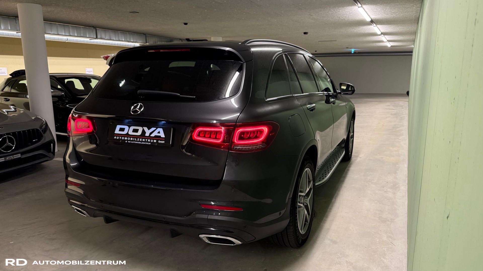 MERCEDES-BENZ GLC 300 d AMG Line 4Matic 9G-Tronic-image-7