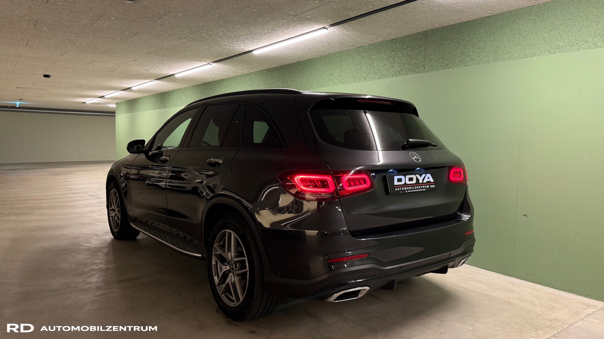 MERCEDES-BENZ GLC 300 d AMG Line 4Matic 9G-Tronic-image-5