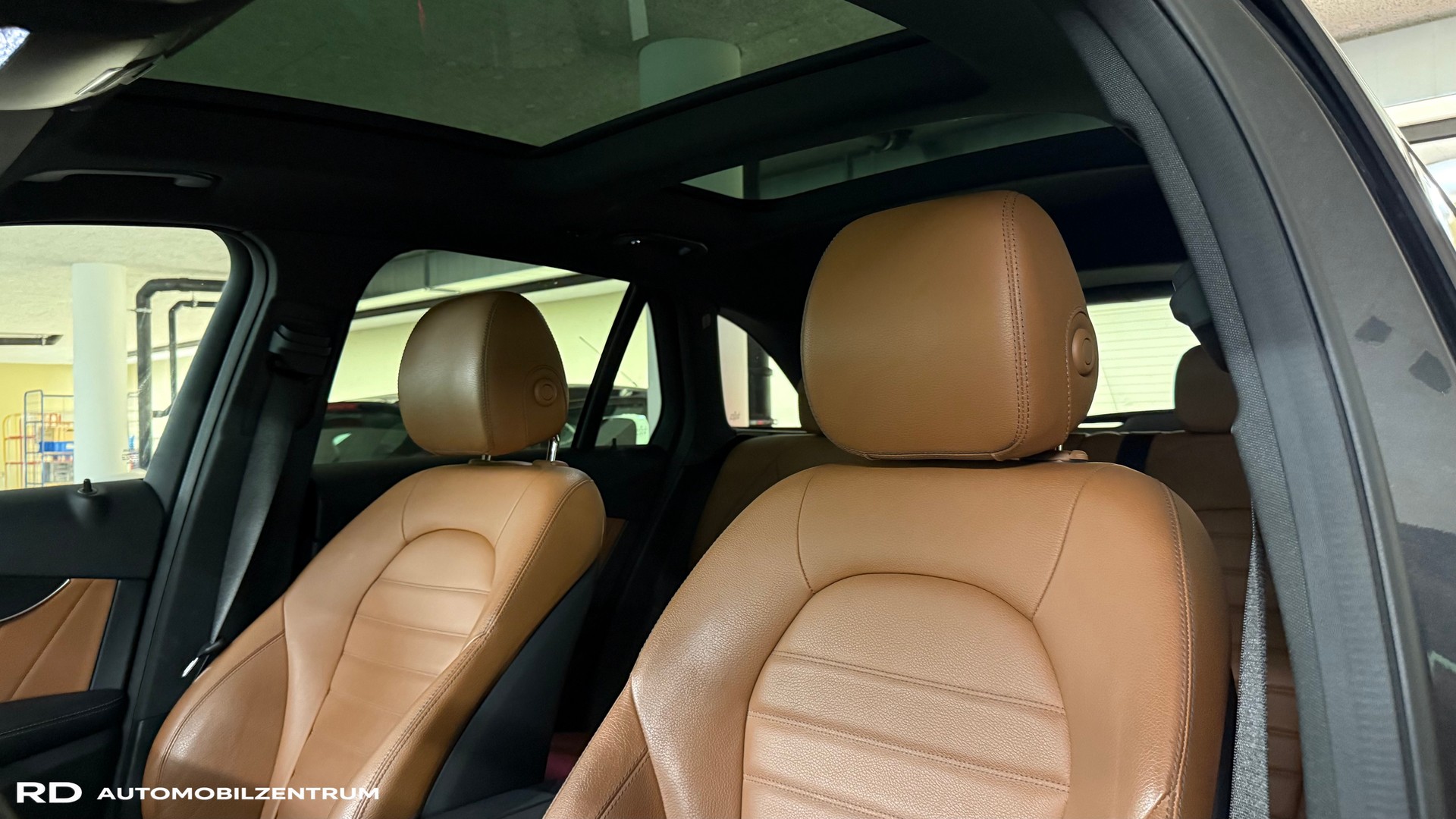 MERCEDES-BENZ GLC 300 d AMG Line 4Matic 9G-Tronic-image-13