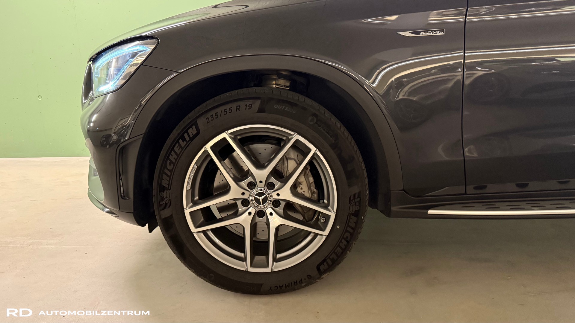 MERCEDES-BENZ GLC 300 d AMG Line 4Matic 9G-Tronic-image-2