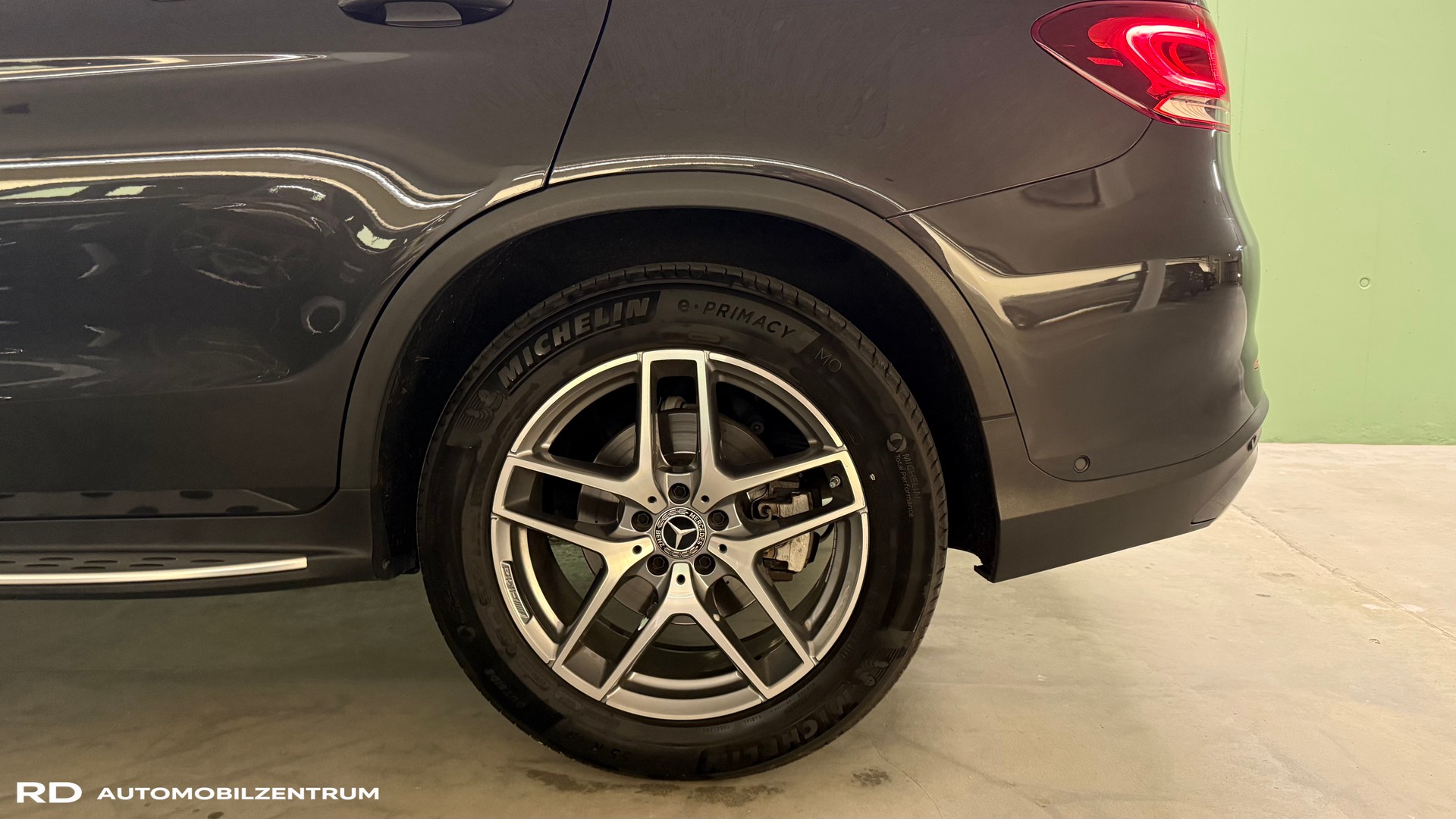MERCEDES-BENZ GLC 300 d AMG Line 4Matic 9G-Tronic-image-4
