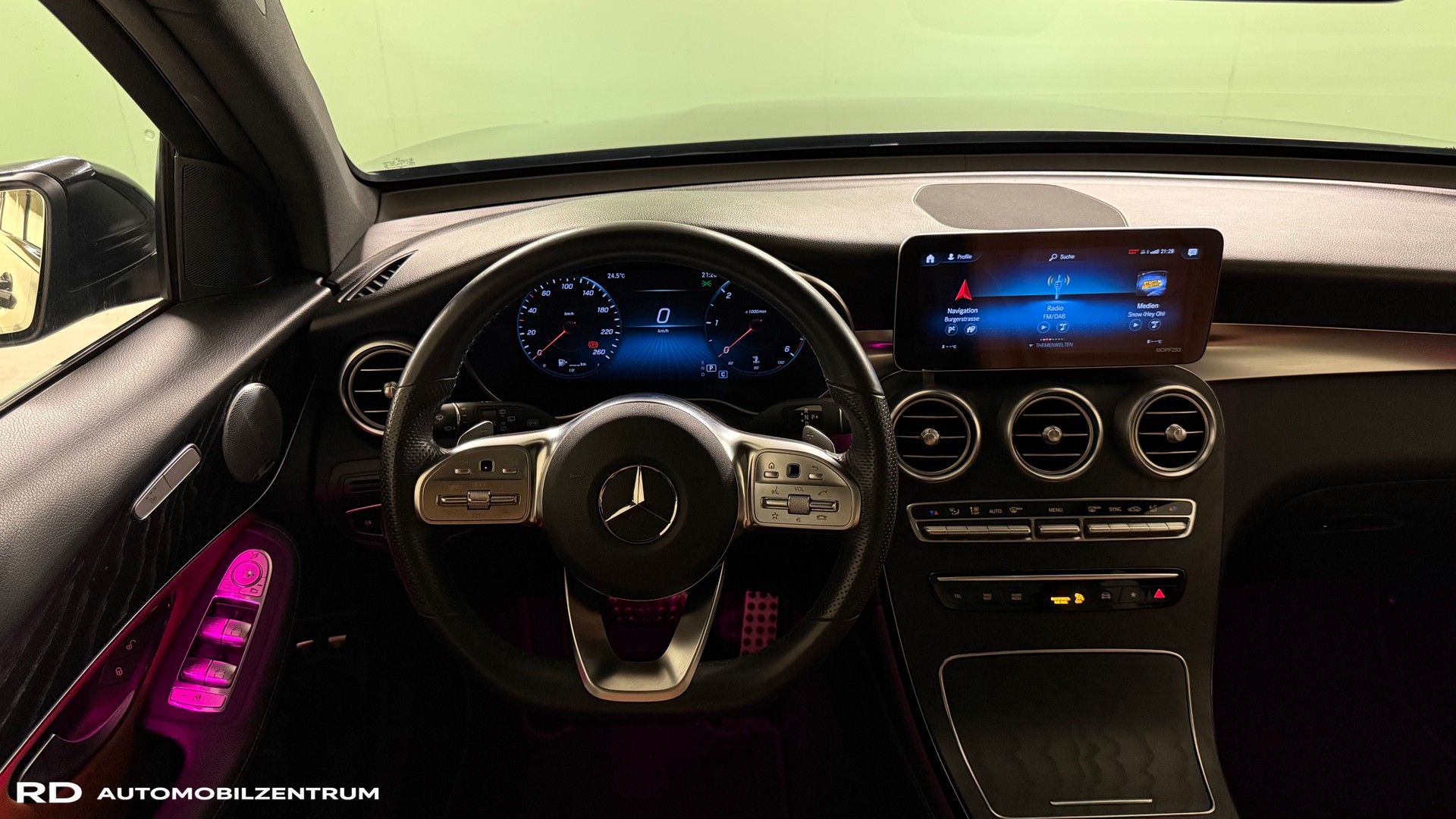 MERCEDES-BENZ GLC 300 d AMG Line 4Matic 9G-Tronic-image-10